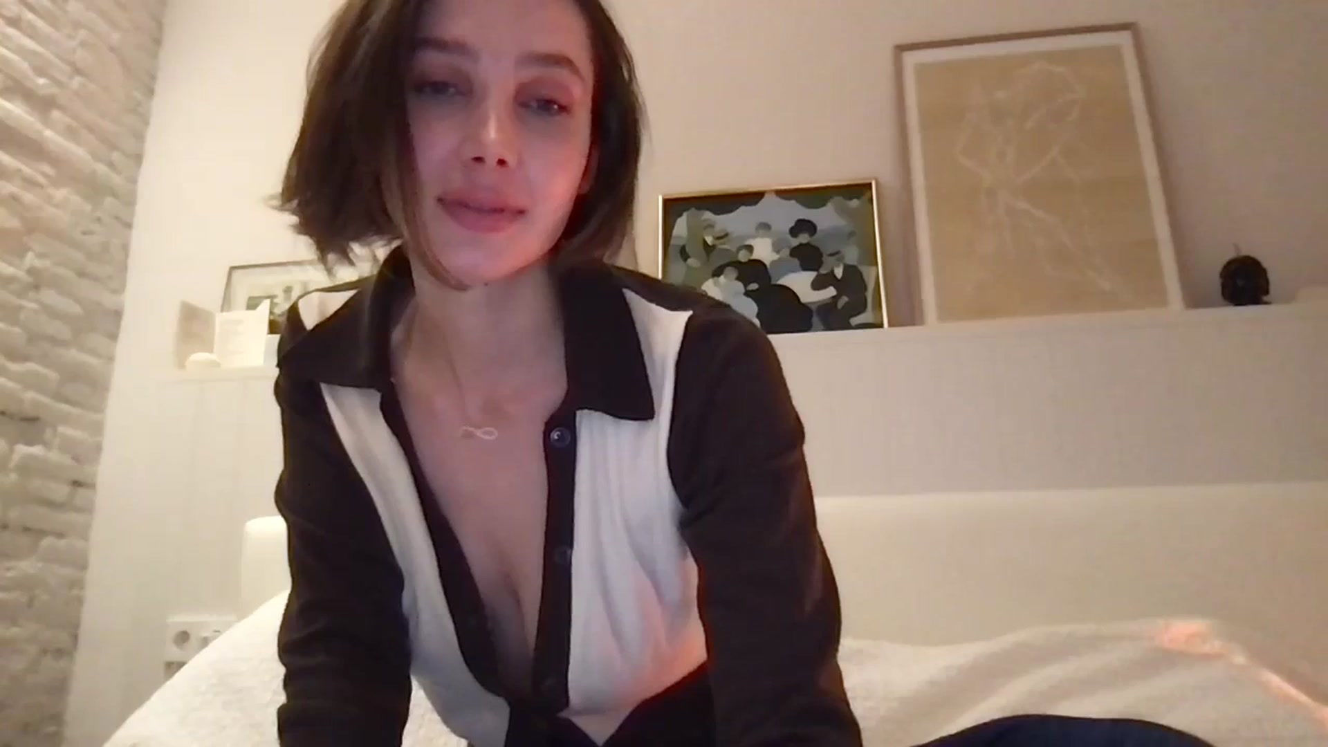 Gallery image thumbnail from LaLune's myfreecams stream on, 10/22/2023, 17:58 image 15 of 20