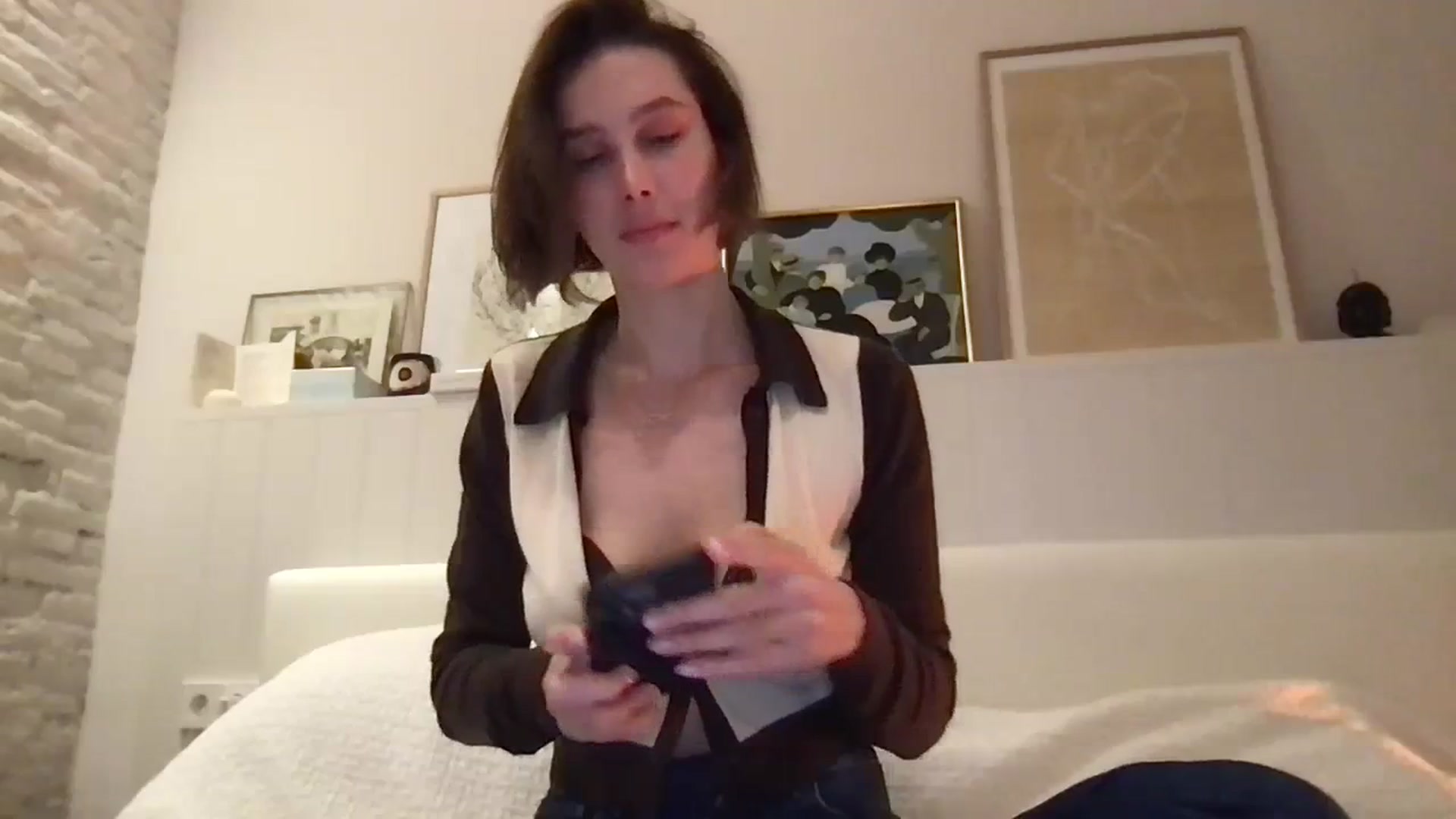Gallery image thumbnail from LaLune's myfreecams stream on, 10/22/2023, 17:58 image 19 of 20