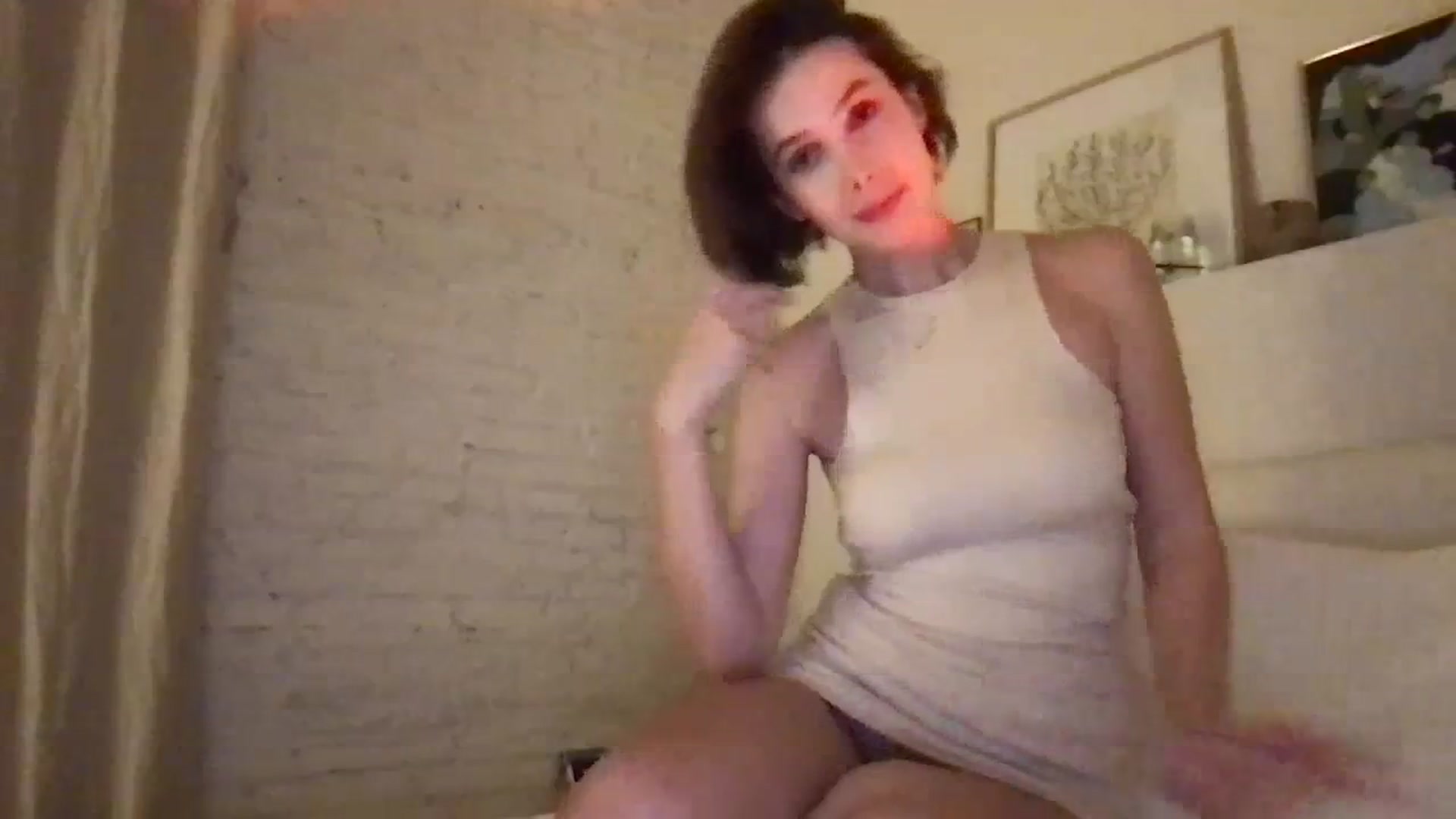 Gallery image thumbnail from LaLune's myfreecams stream on, 11/04/2023, 18:25 image 19 of 20