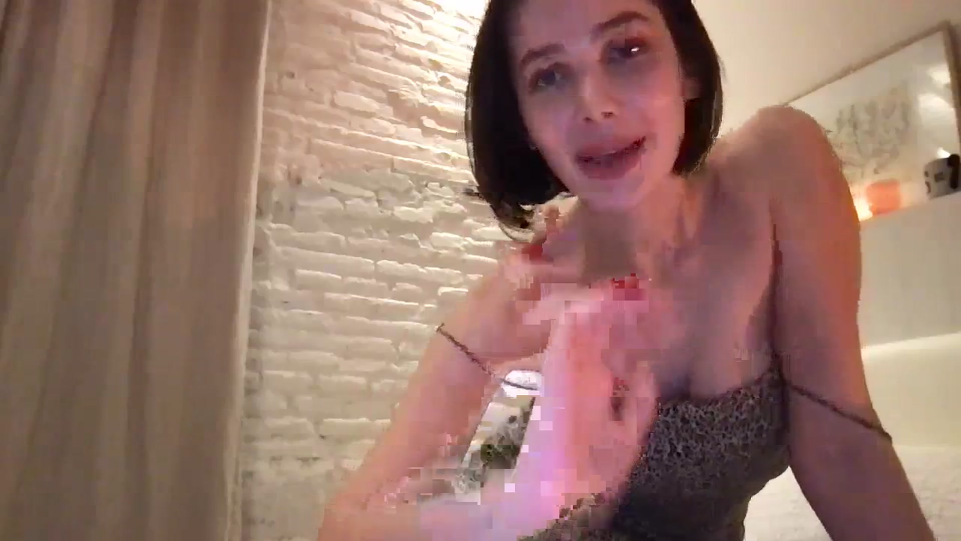 Gallery image thumbnail from LaLune's myfreecams stream on, 12/02/2023, 18:25 image 7 of 20