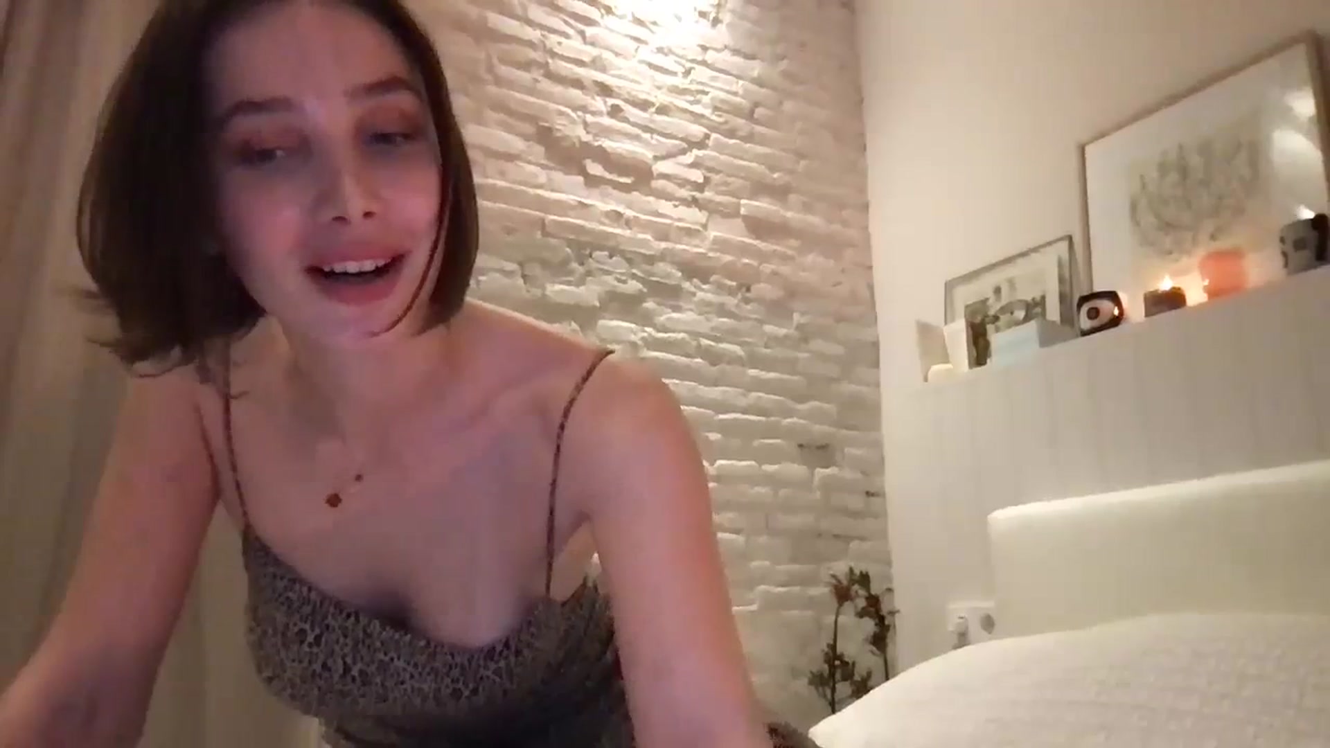 Gallery image thumbnail from LaLune's myfreecams stream on, 12/02/2023, 18:25 image 11 of 20