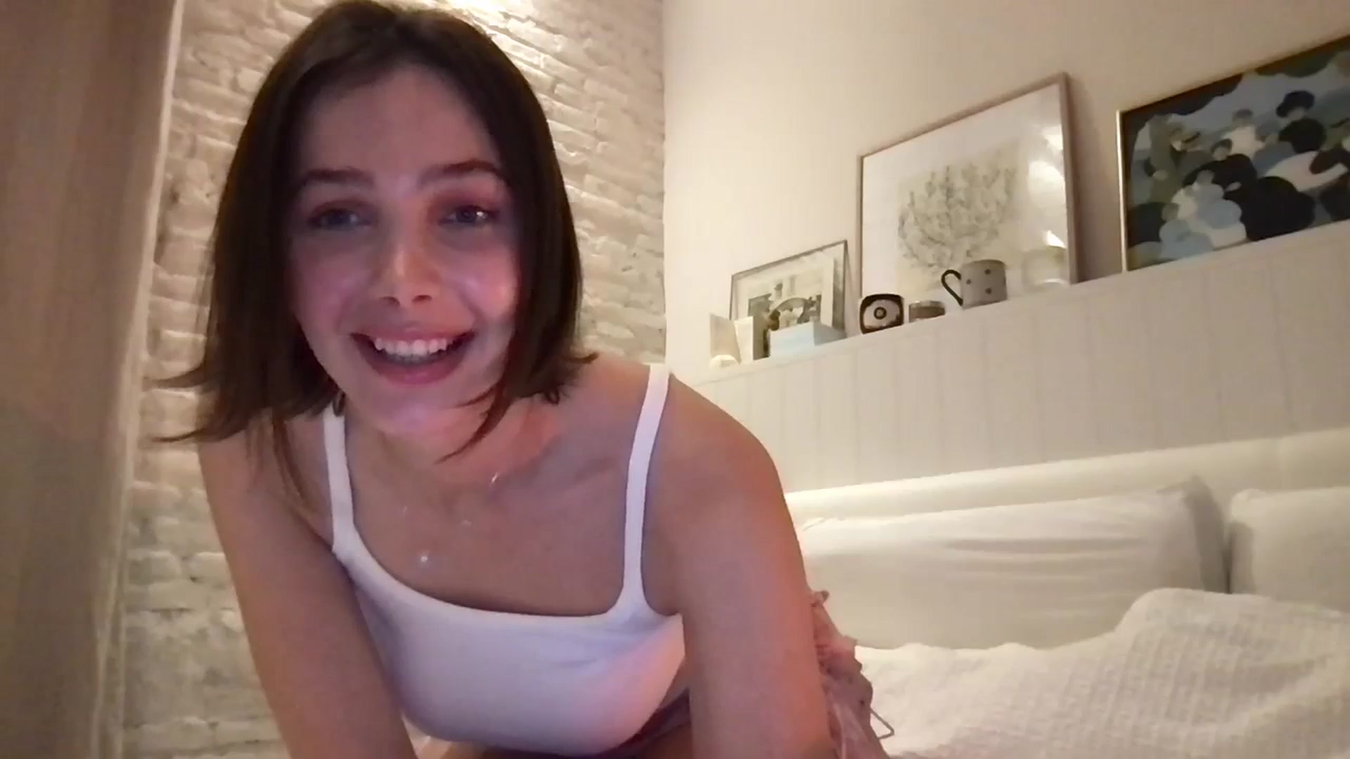 Gallery image thumbnail from LaLune's myfreecams stream on, 12/13/2023, 20:37 image 17 of 20
