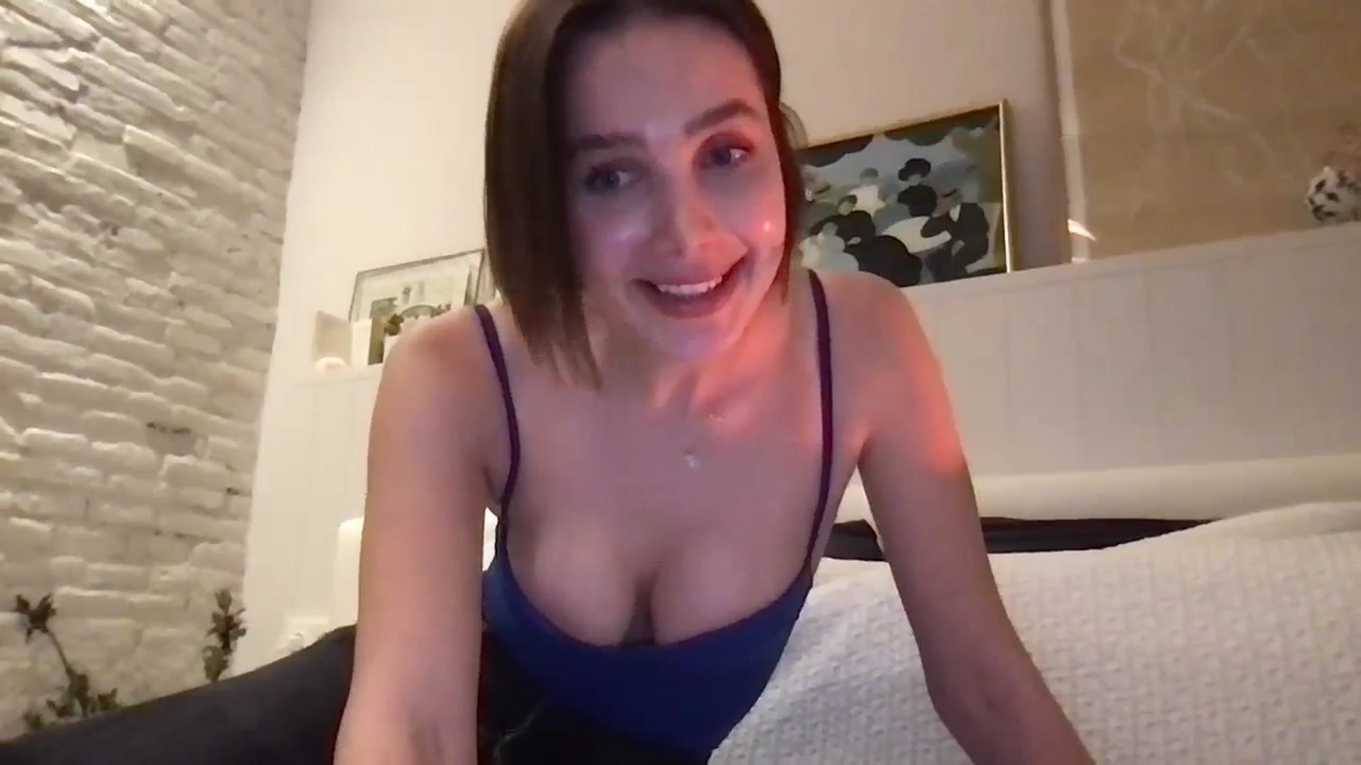 Gallery image thumbnail from LaLune's myfreecams stream on, 12/16/2023, 18:56 image 8 of 20