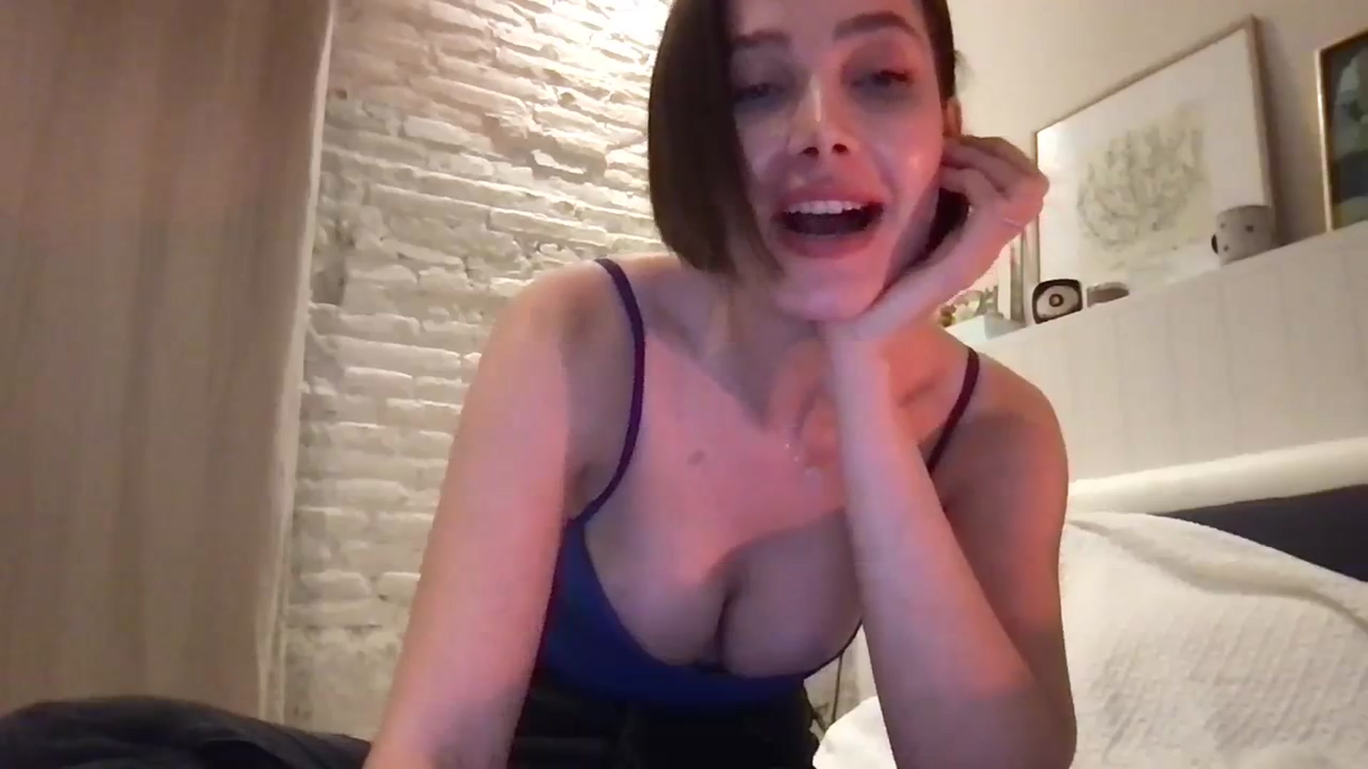 Gallery image thumbnail from LaLune's myfreecams stream on, 12/16/2023, 21:50 image 3 of 20