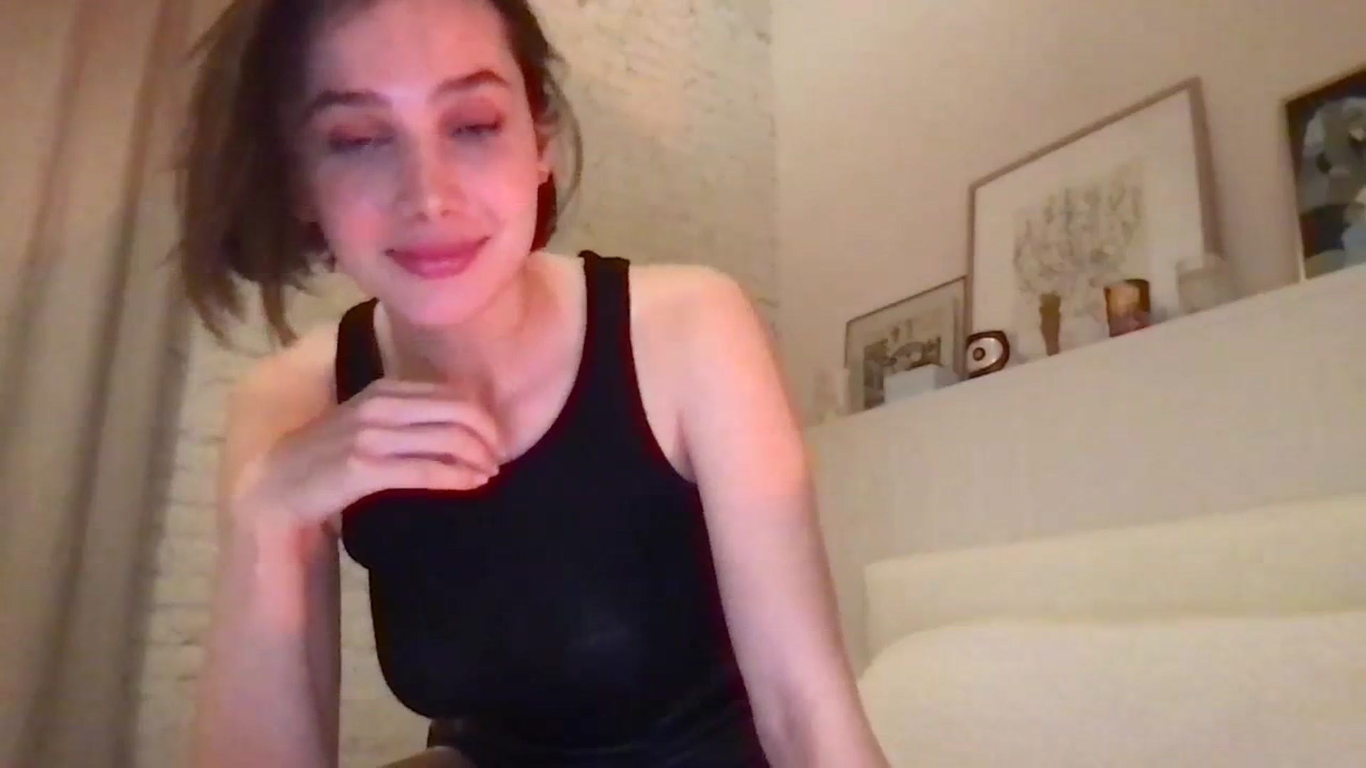 Gallery image thumbnail from LaLune's myfreecams stream on, 01/11/2024, 22:12 image 13 of 20