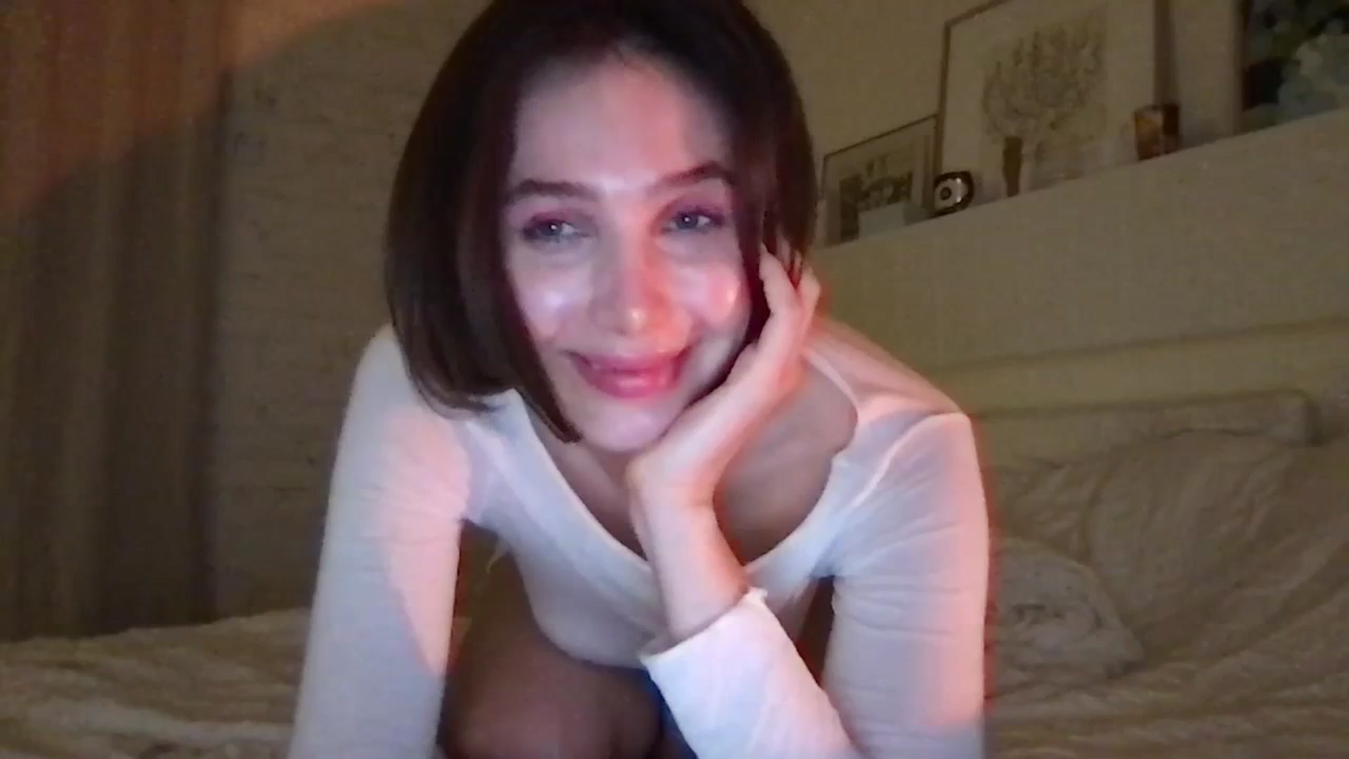 Gallery image thumbnail from LaLune's myfreecams stream on, 01/16/2024, 23:42 image 7 of 20