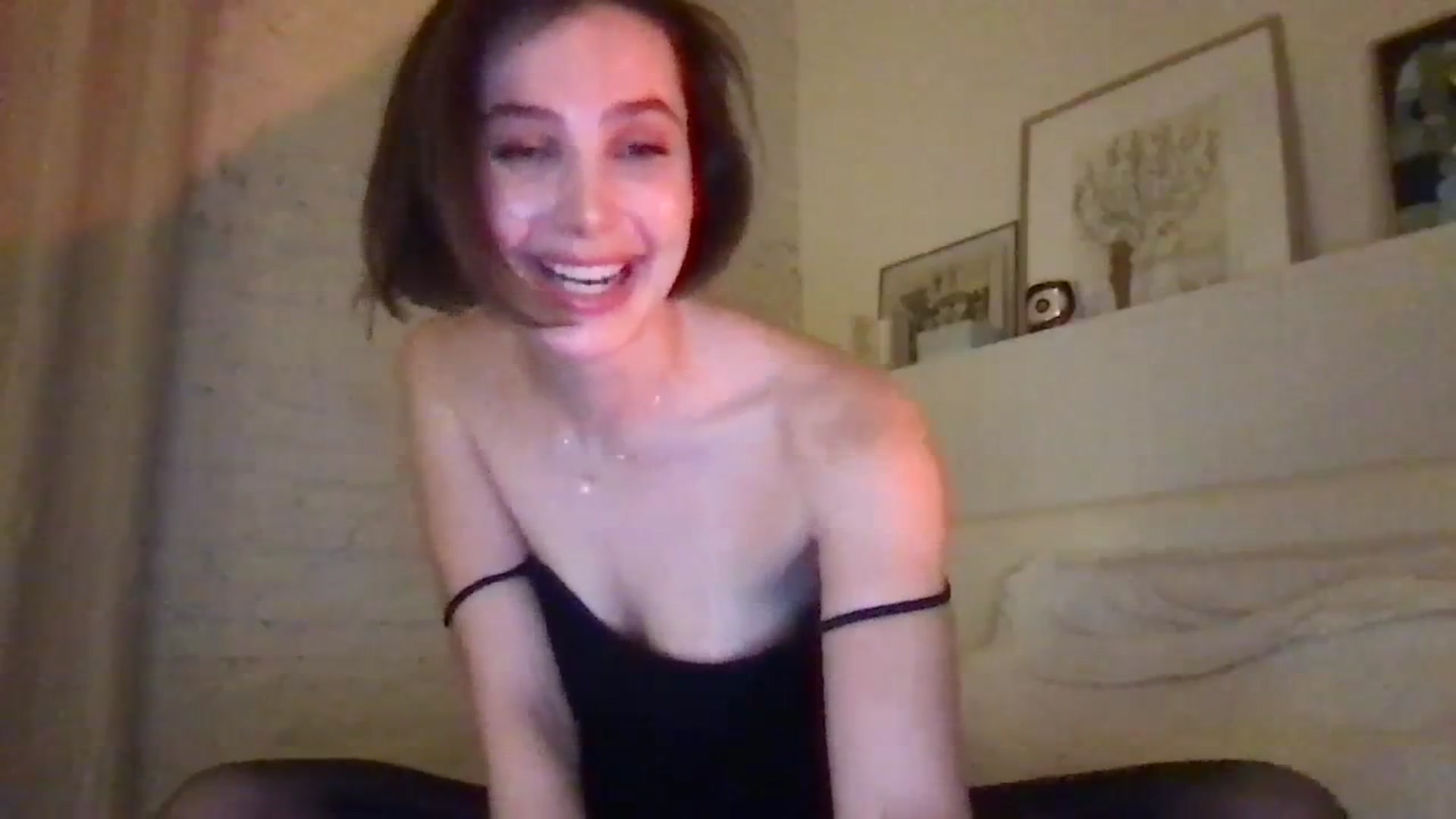 Gallery image thumbnail from LaLune's myfreecams stream on, 01/18/2024, 24:00 image 10 of 20