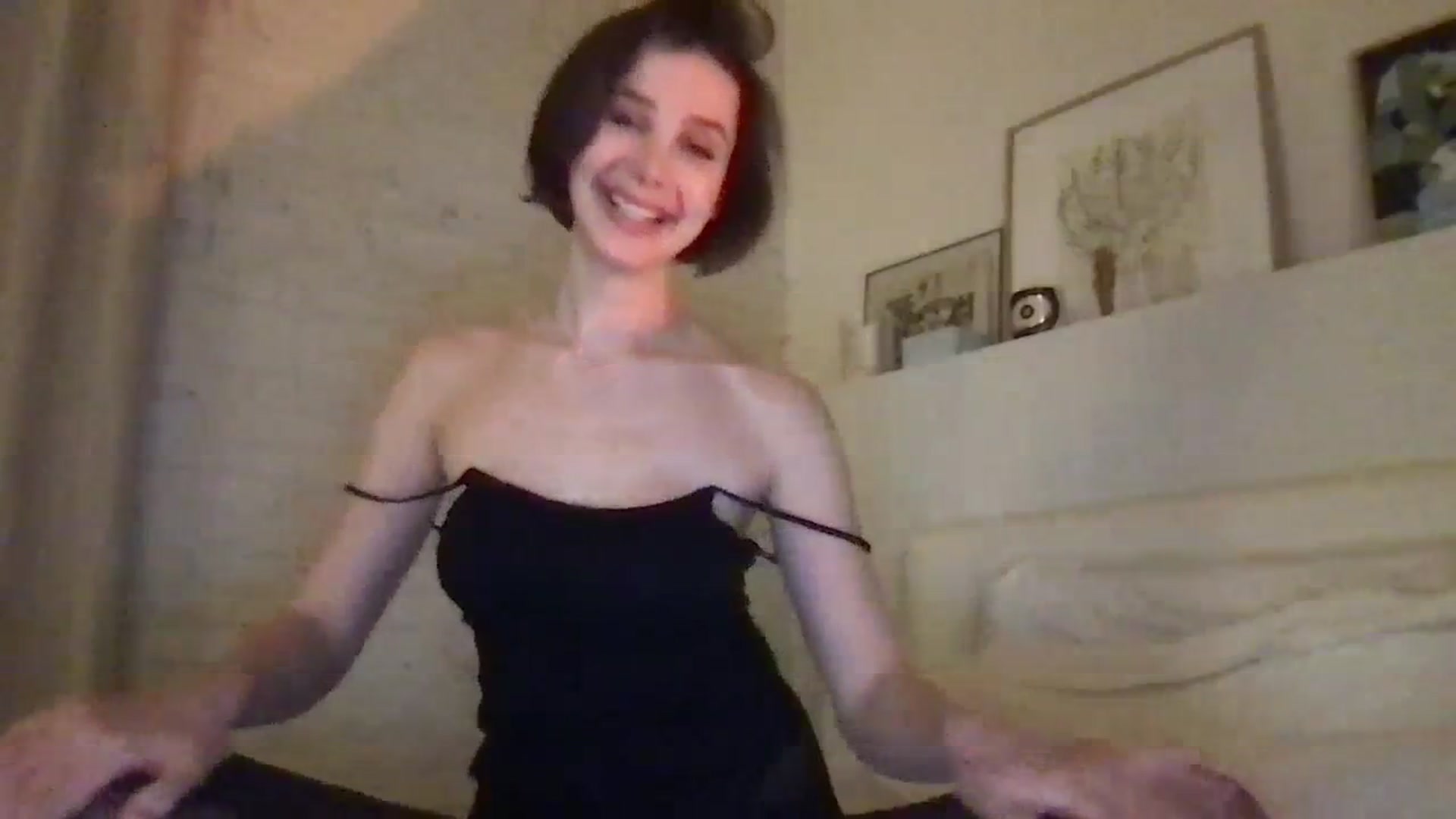 Gallery image thumbnail from LaLune's myfreecams stream on, 01/18/2024, 24:00 image 16 of 20