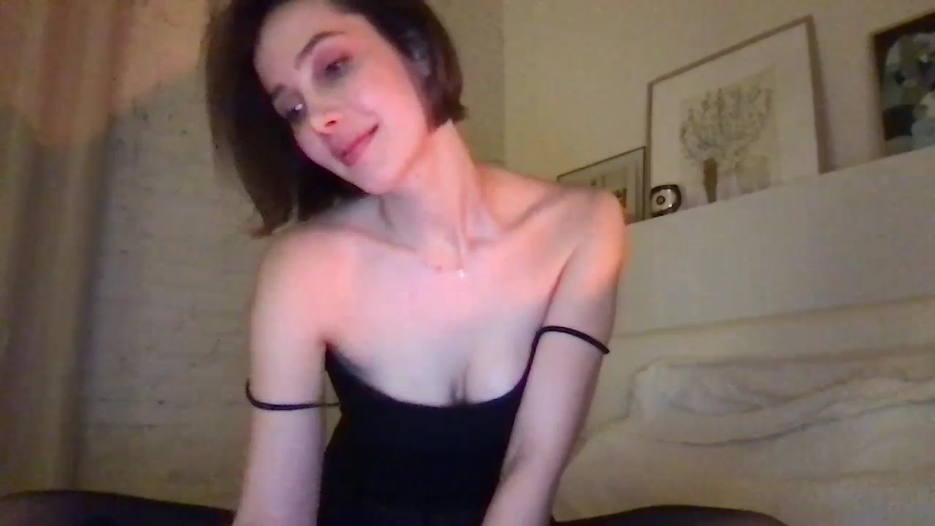 Gallery image thumbnail from LaLune's myfreecams stream on, 01/18/2024, 24:00 image 17 of 20