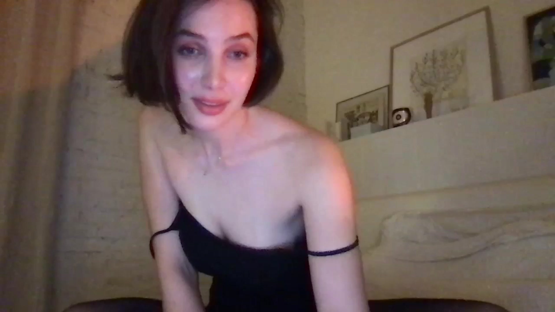 Gallery image thumbnail from LaLune's myfreecams stream on, 01/18/2024, 24:00 image 8 of 20
