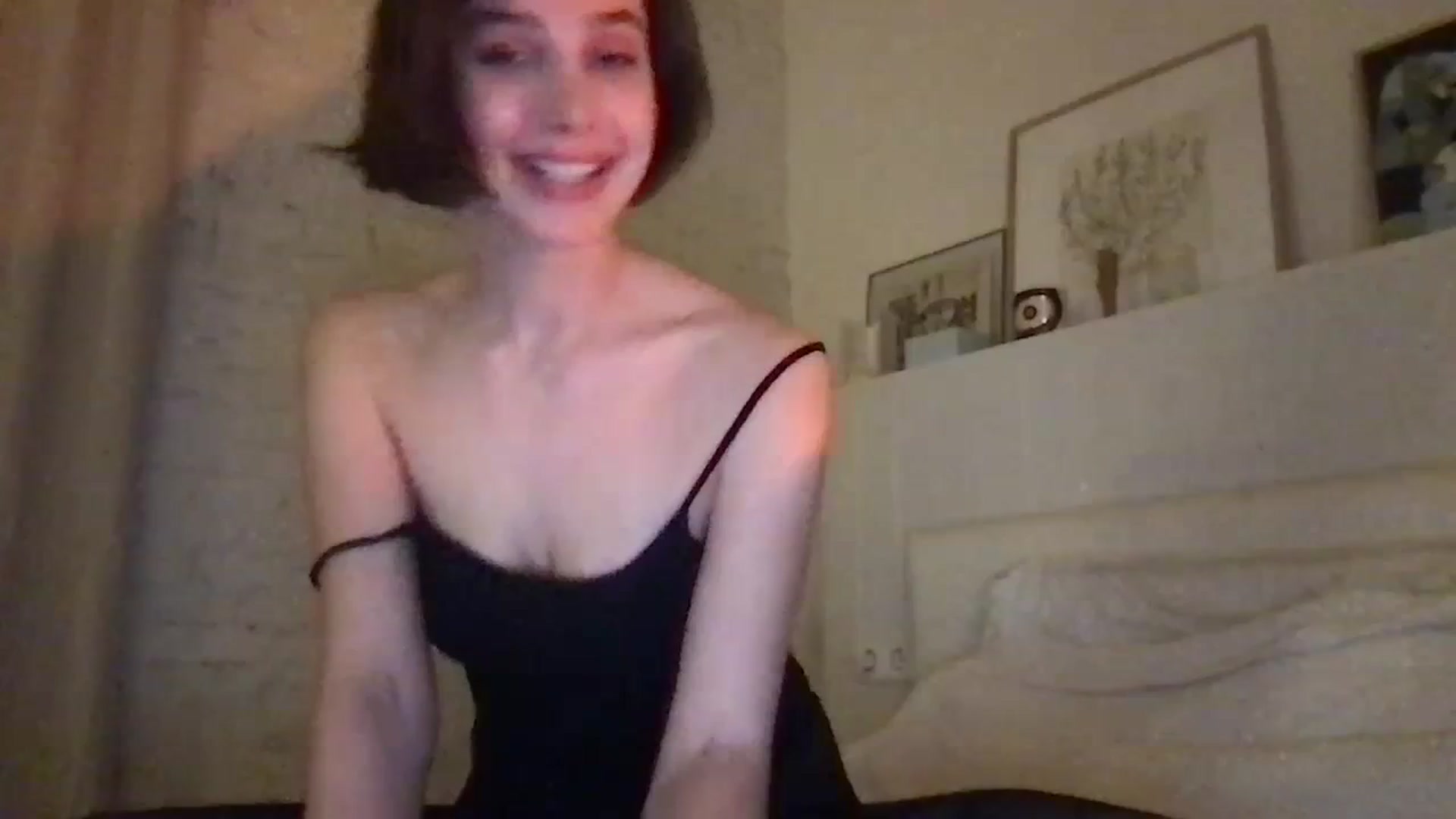 Gallery image thumbnail from LaLune's myfreecams stream on, 01/18/2024, 24:00 image 19 of 20
