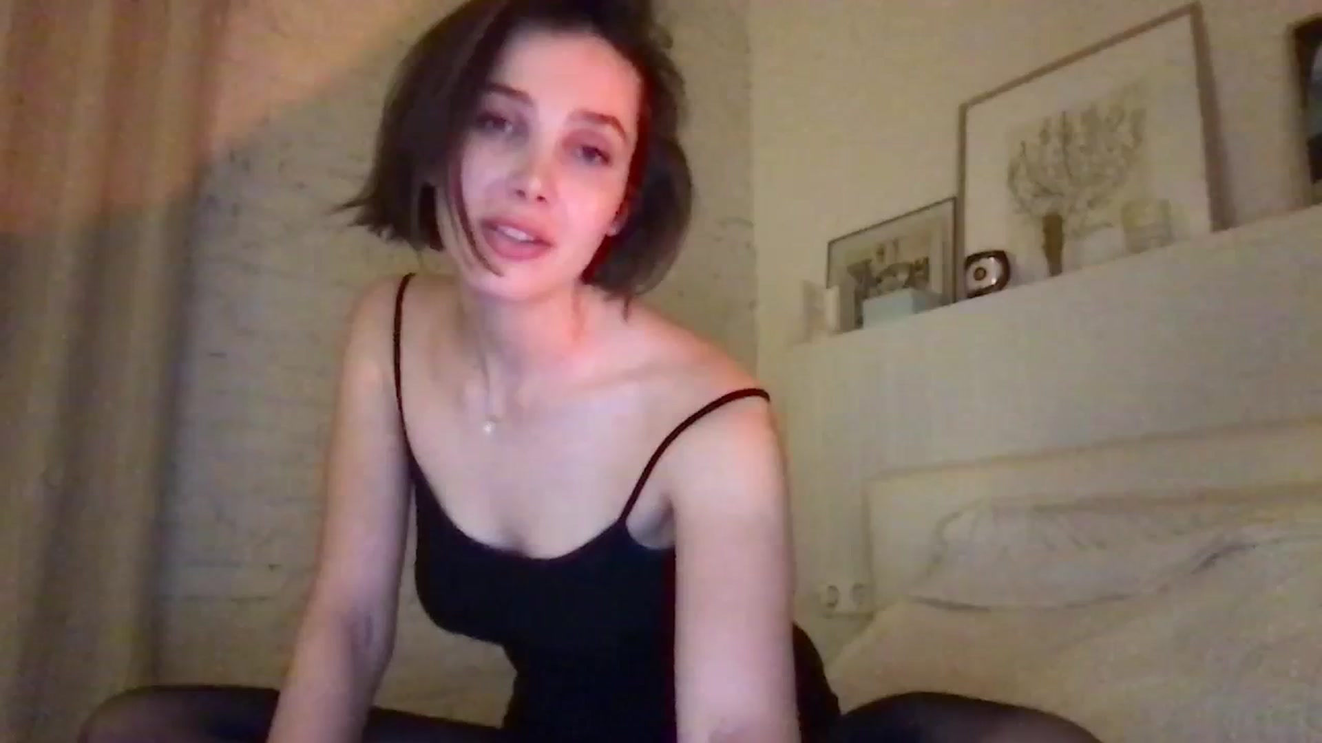 Gallery image thumbnail from LaLune's myfreecams stream on, 01/18/2024, 24:35 image 18 of 20