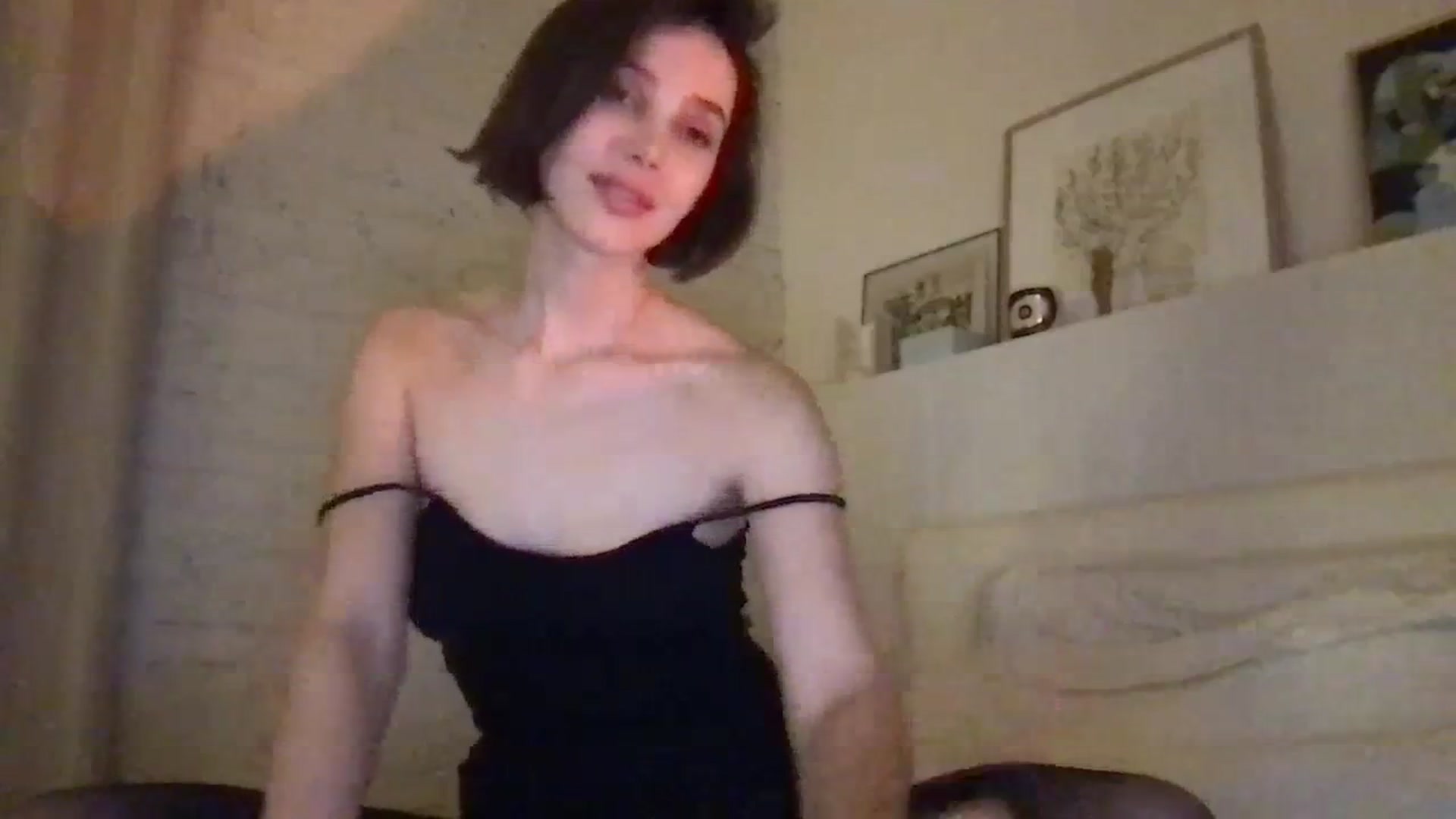 Gallery image thumbnail from LaLune's myfreecams stream on, 01/18/2024, 24:35 image 6 of 20