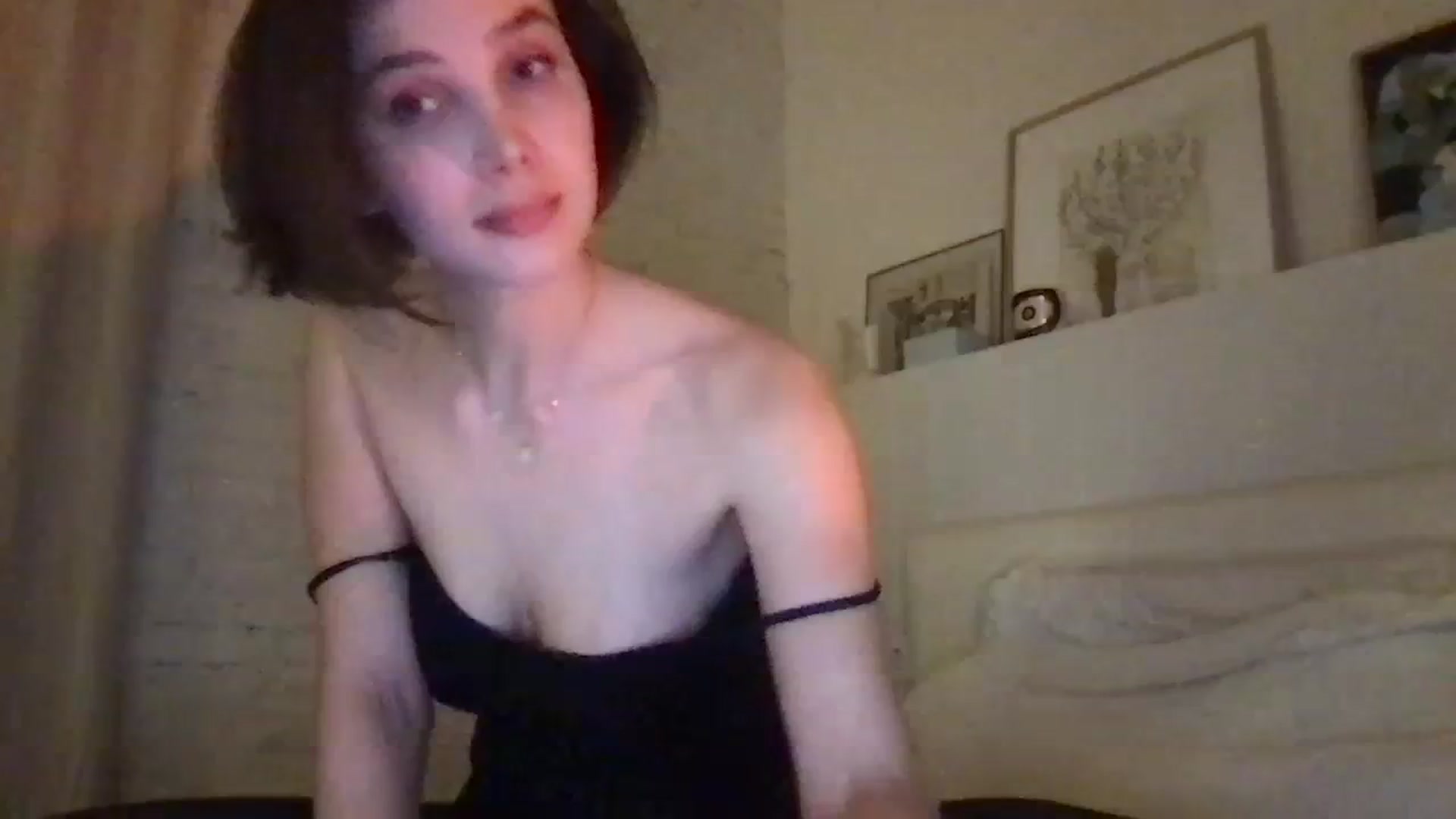 Gallery image thumbnail from LaLune's myfreecams stream on, 01/18/2024, 24:35 image 1 of 20