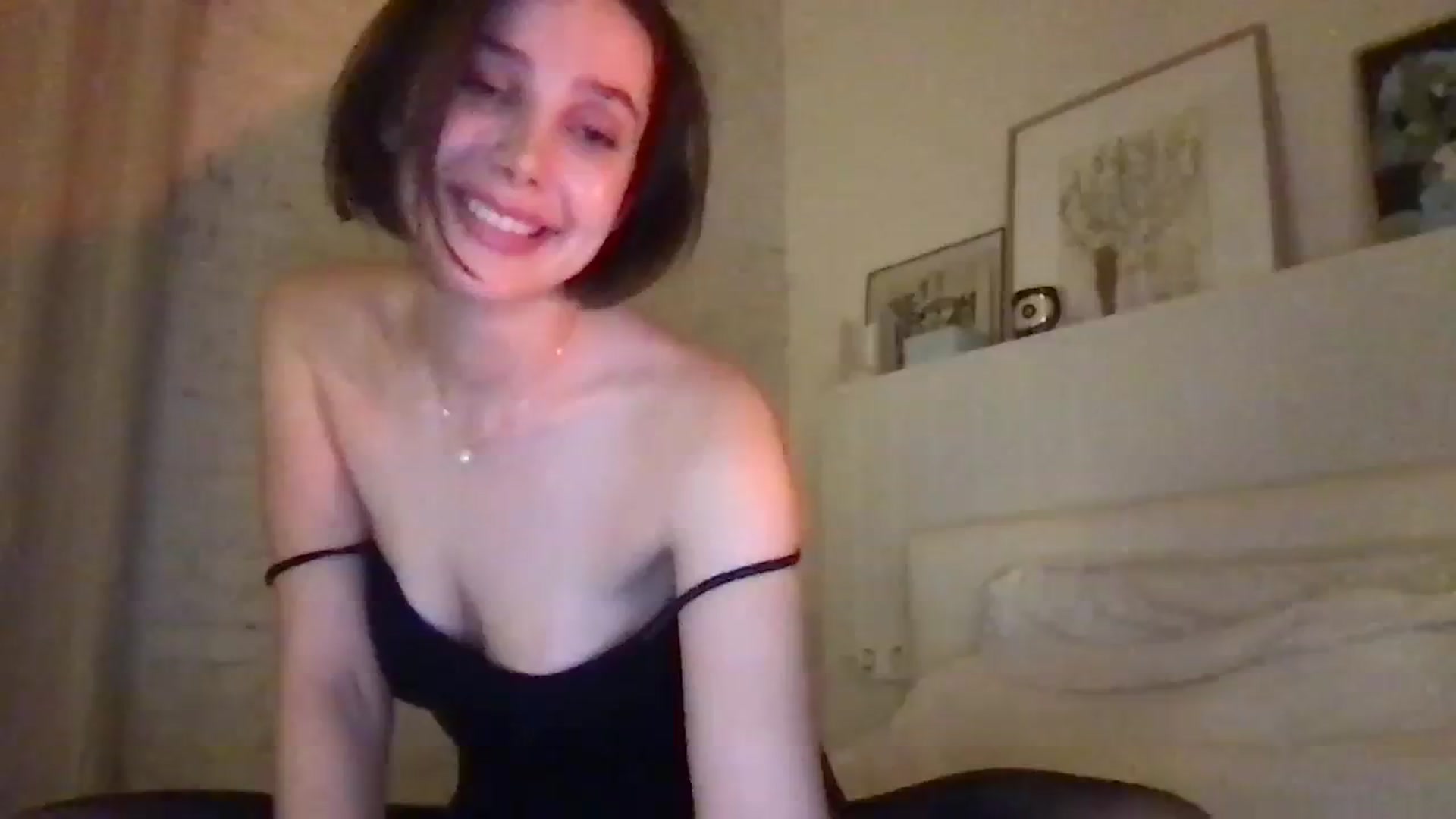 Gallery image thumbnail from LaLune's myfreecams stream on, 01/18/2024, 24:35 image 2 of 20