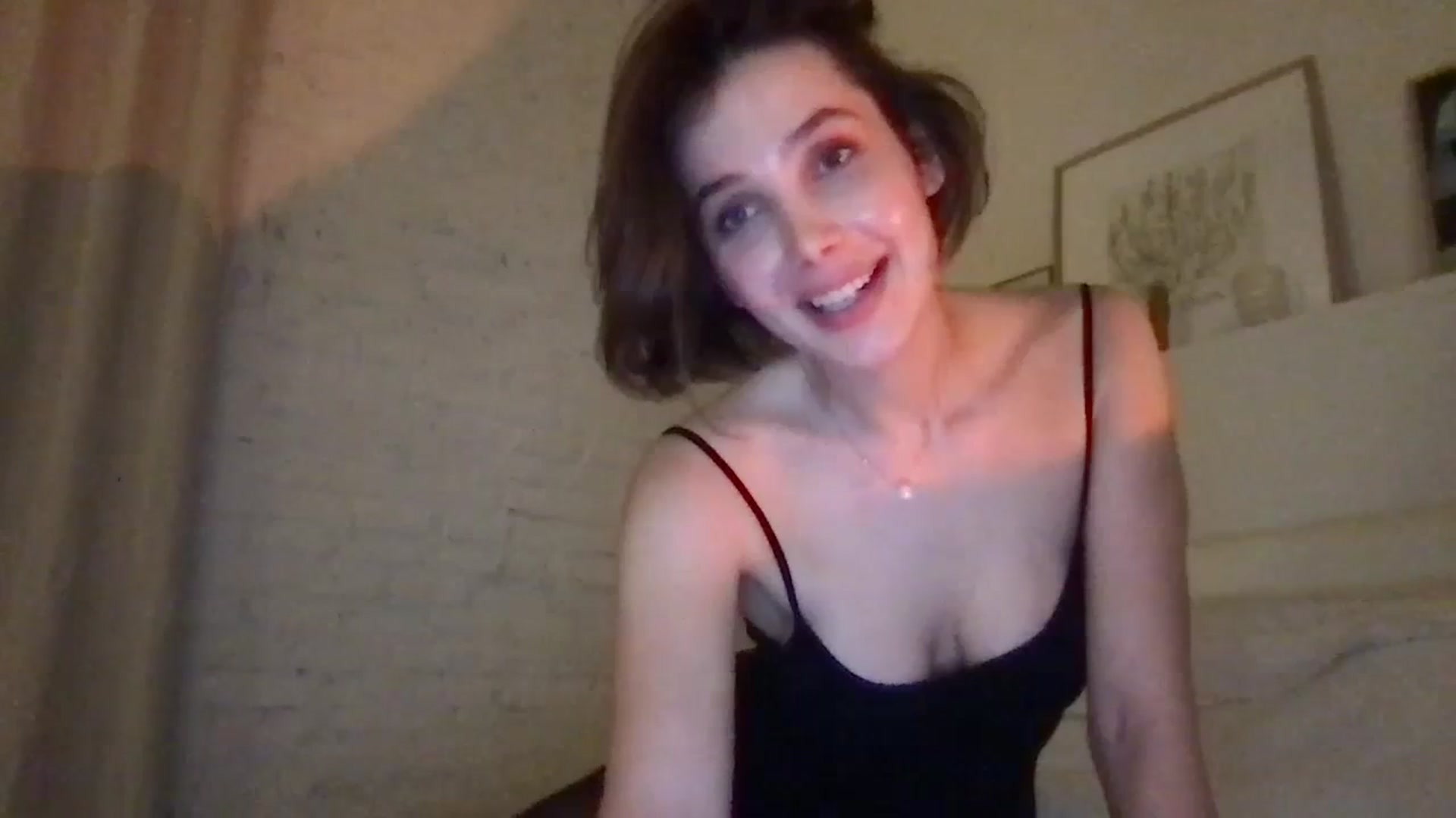 Gallery image thumbnail from LaLune's myfreecams stream on, 01/18/2024, 24:35 image 16 of 20