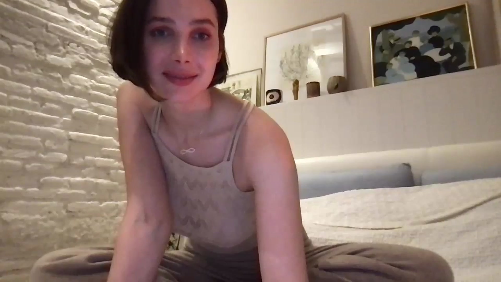 Gallery image thumbnail from LaLune's myfreecams stream on, 01/23/2024, 20:56 image 17 of 20