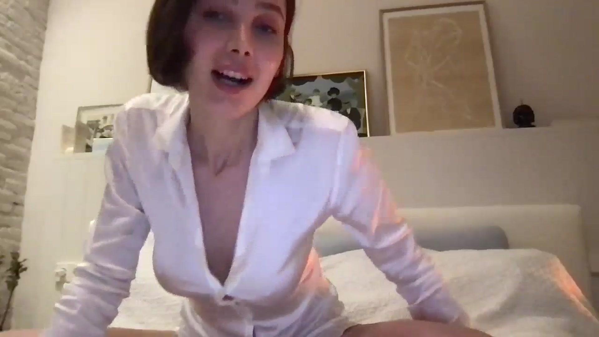 Gallery image thumbnail from LaLune's myfreecams stream on, 01/24/2024, 18:35 image 15 of 20