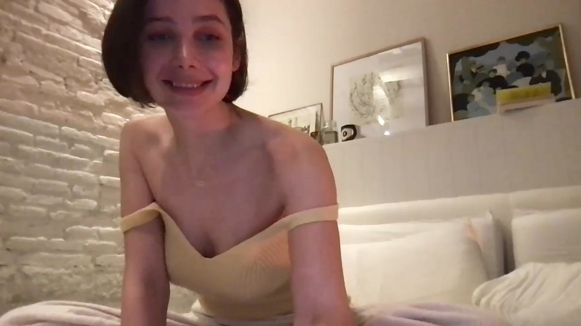 Gallery image thumbnail from LaLune's myfreecams stream on, 02/19/2024, 20:18 image 18 of 20