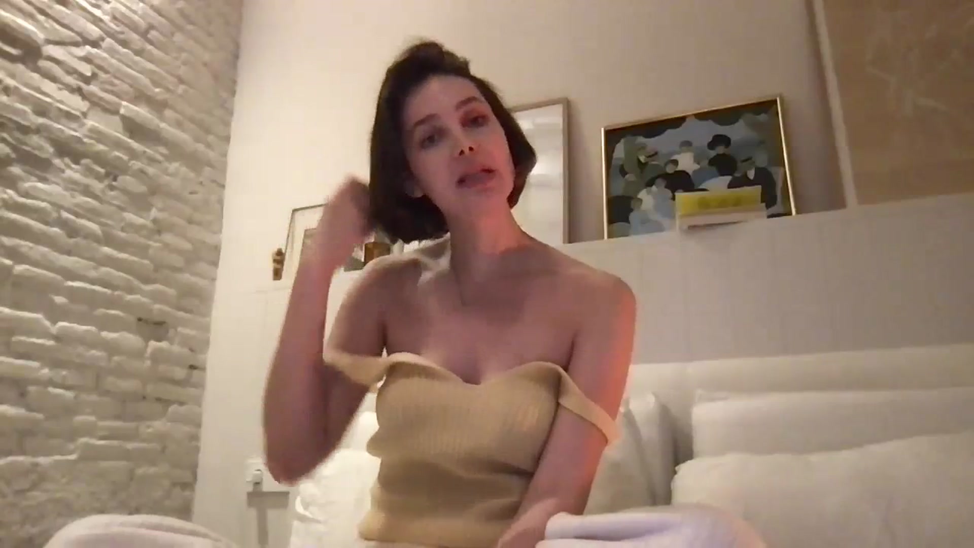 Gallery image thumbnail from LaLune's myfreecams stream on, 02/19/2024, 22:47 image 5 of 20