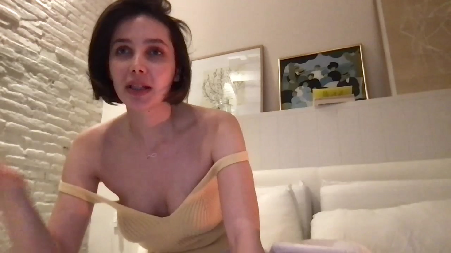 Gallery image thumbnail from LaLune's myfreecams stream on, 02/19/2024, 22:47 image 6 of 20