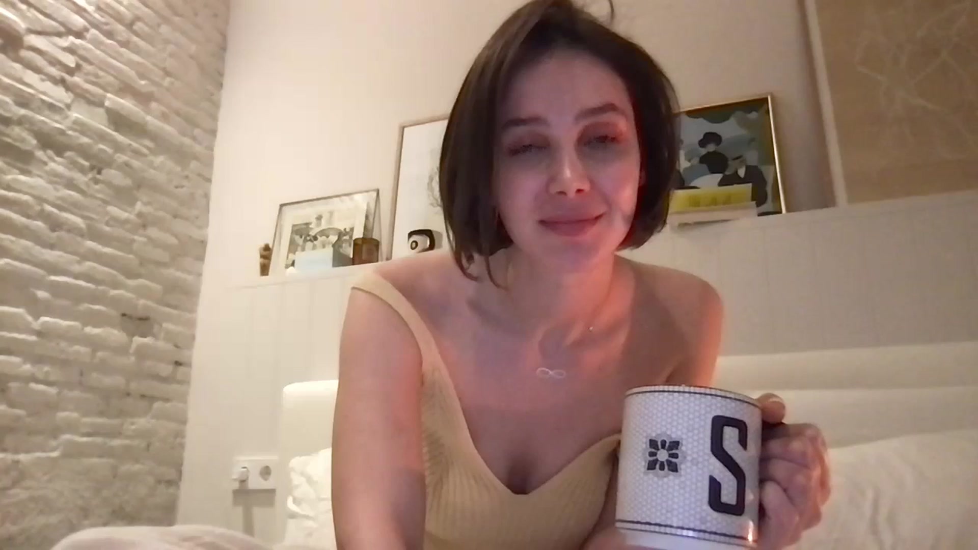 Gallery image thumbnail from LaLune's myfreecams stream on, 02/19/2024, 22:47 image 17 of 20
