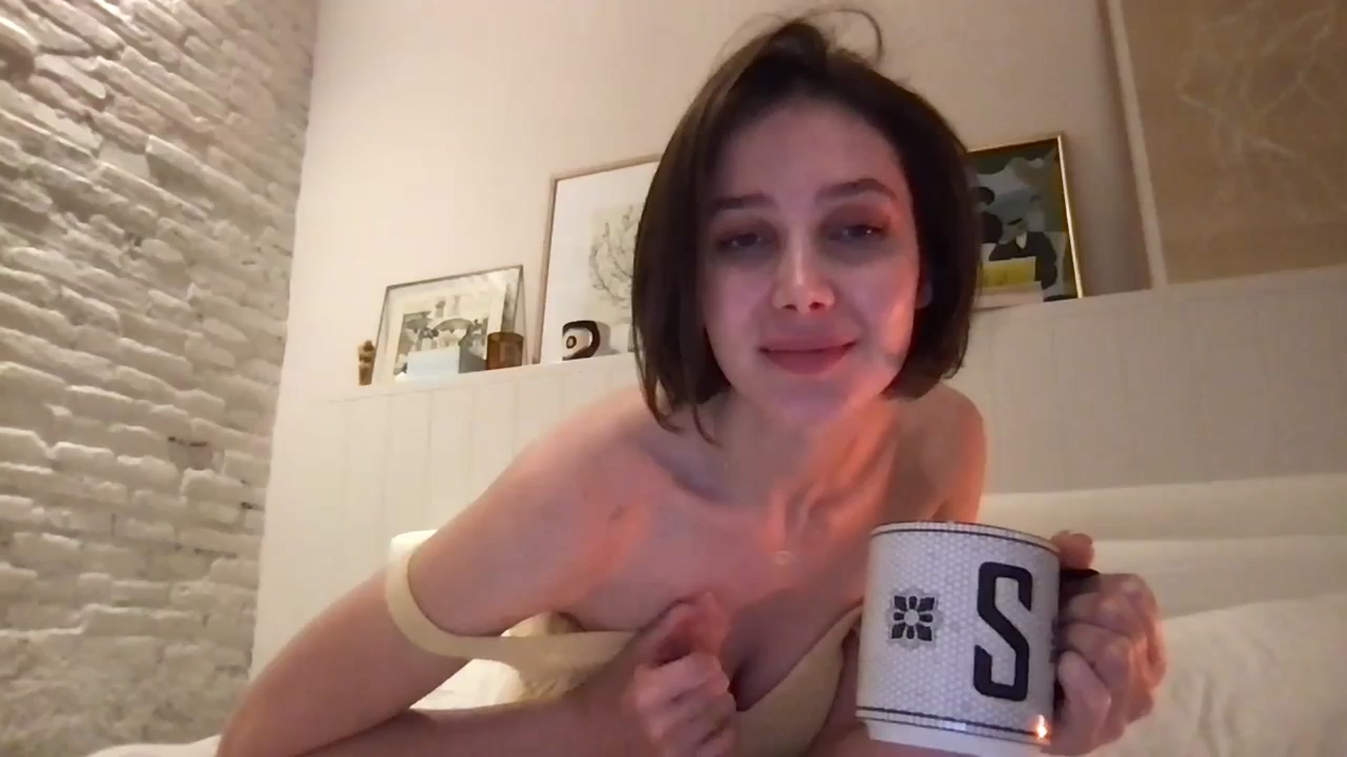 Gallery image thumbnail from LaLune's myfreecams stream on, 02/19/2024, 22:47 image 16 of 20