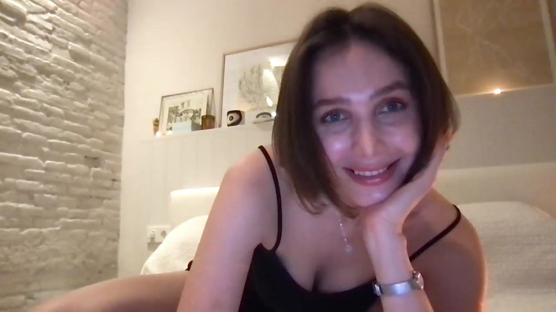 Gallery image thumbnail from LaLune's myfreecams stream on, 02/20/2024, 19:00 image 4 of 20