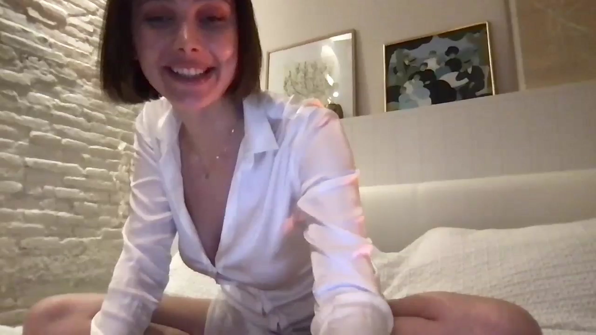 Gallery image thumbnail from LaLune's myfreecams stream on, 03/20/2024, 20:16 image 17 of 20