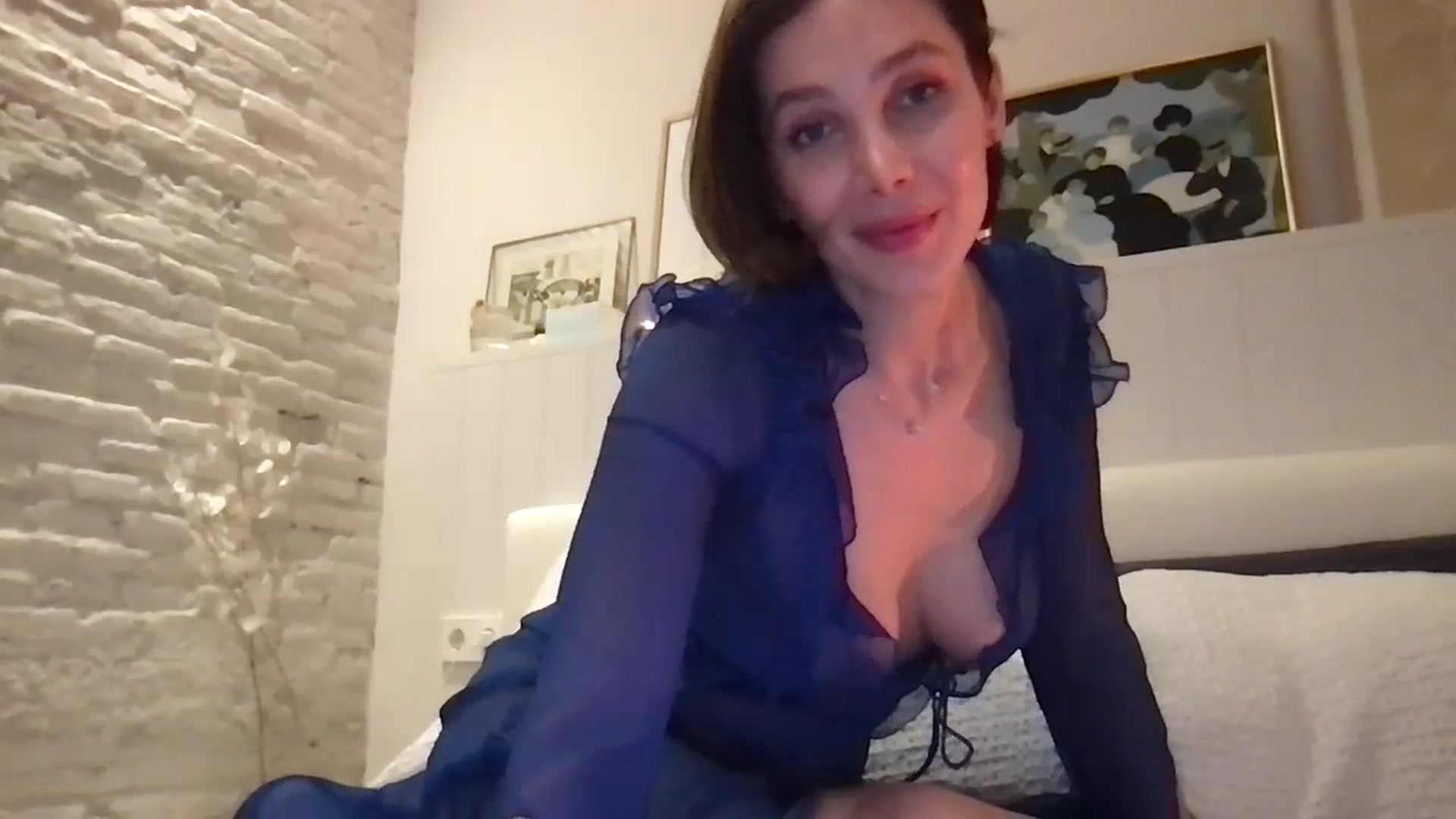 Gallery image thumbnail from LaLune's myfreecams stream on, 03/27/2024, 18:28 image 16 of 20