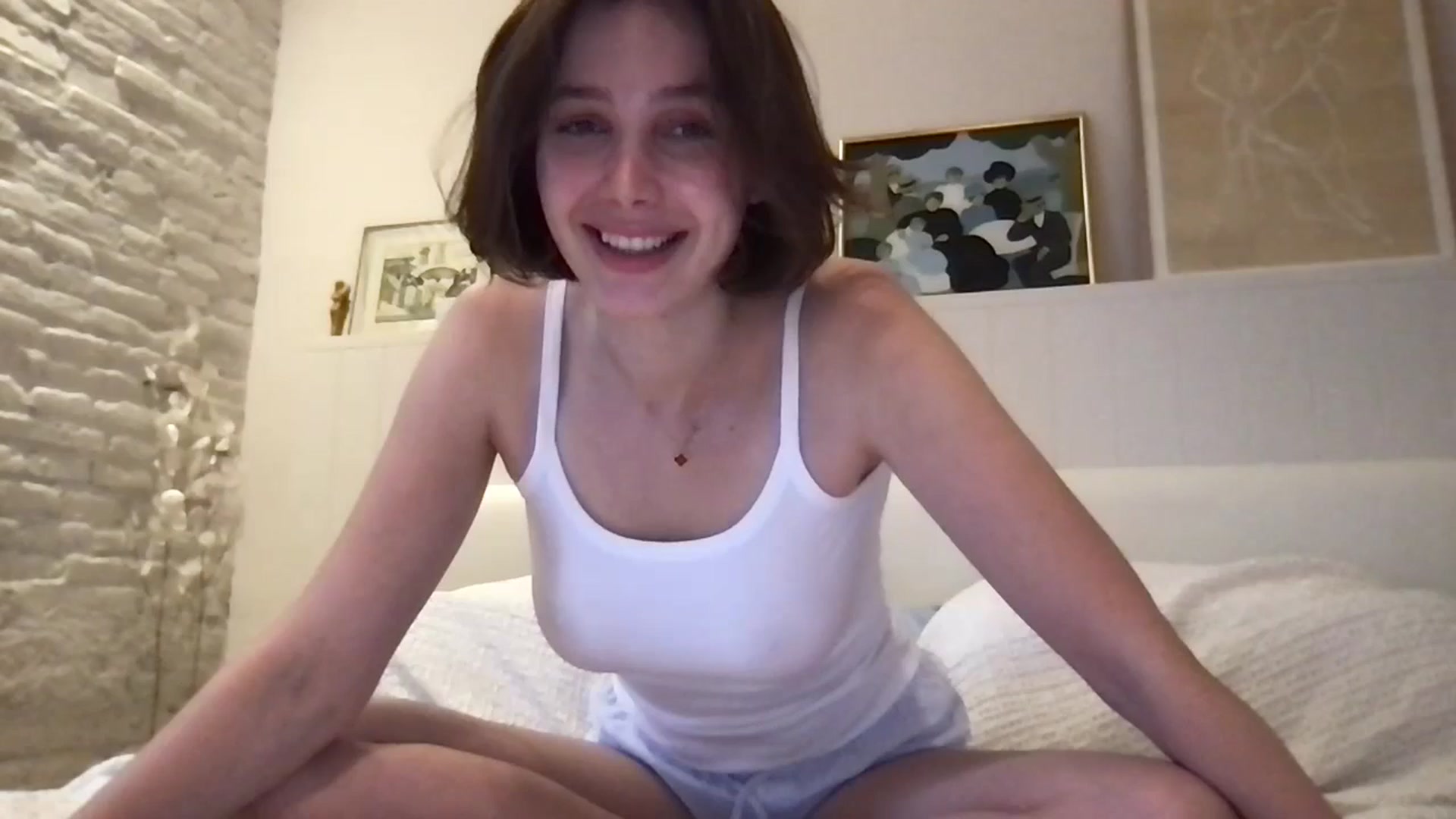 Gallery image thumbnail from LaLune's myfreecams stream on, 04/28/2024, 18:19 image 9 of 20
