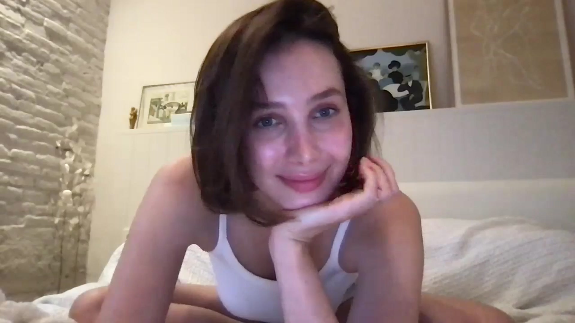 Gallery image thumbnail from LaLune's myfreecams stream on, 04/28/2024, 18:19 image 14 of 20