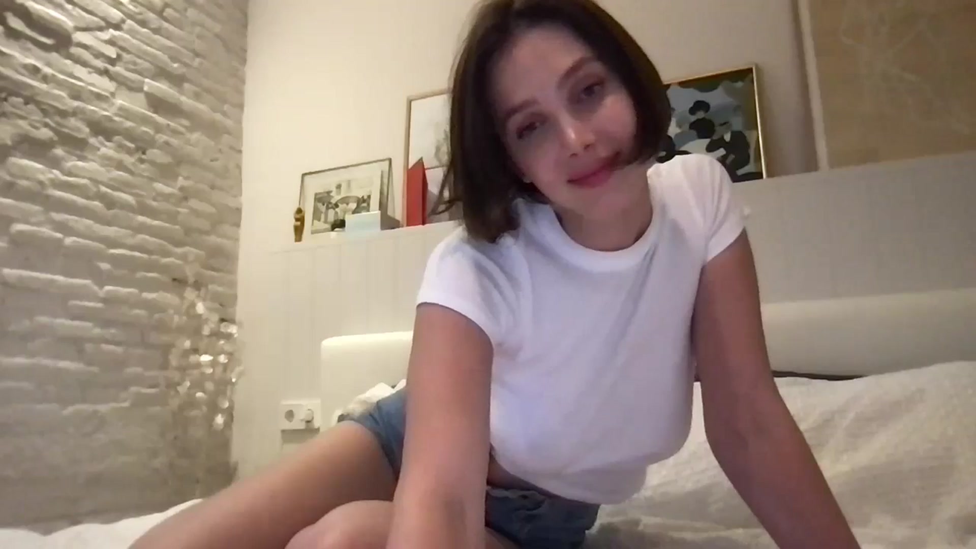 Gallery image thumbnail from LaLune's myfreecams stream on, 05/14/2024, 18:59 image 16 of 20