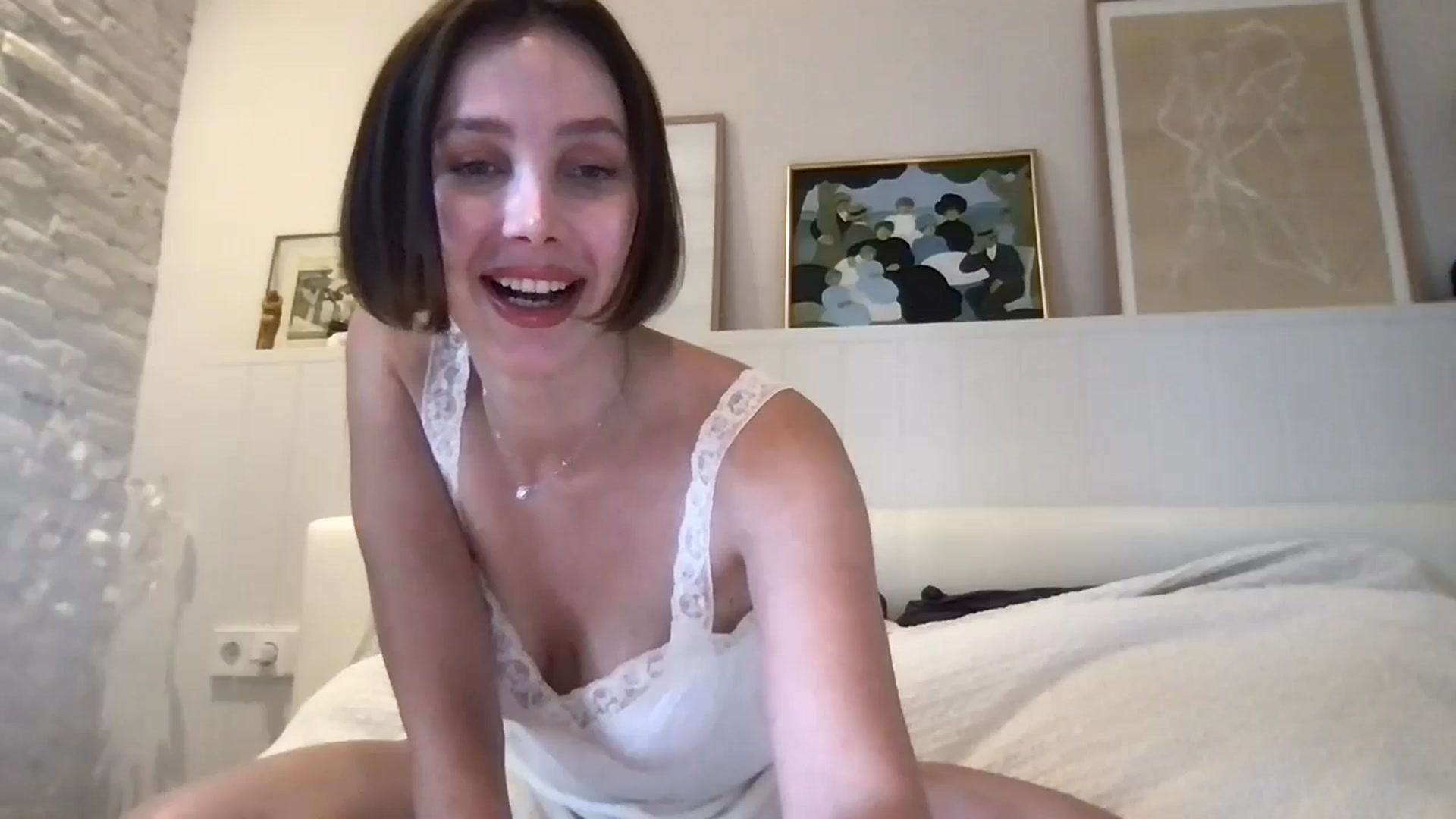 Gallery image thumbnail from LaLune's myfreecams stream on, 05/19/2024, 18:38 image 6 of 20
