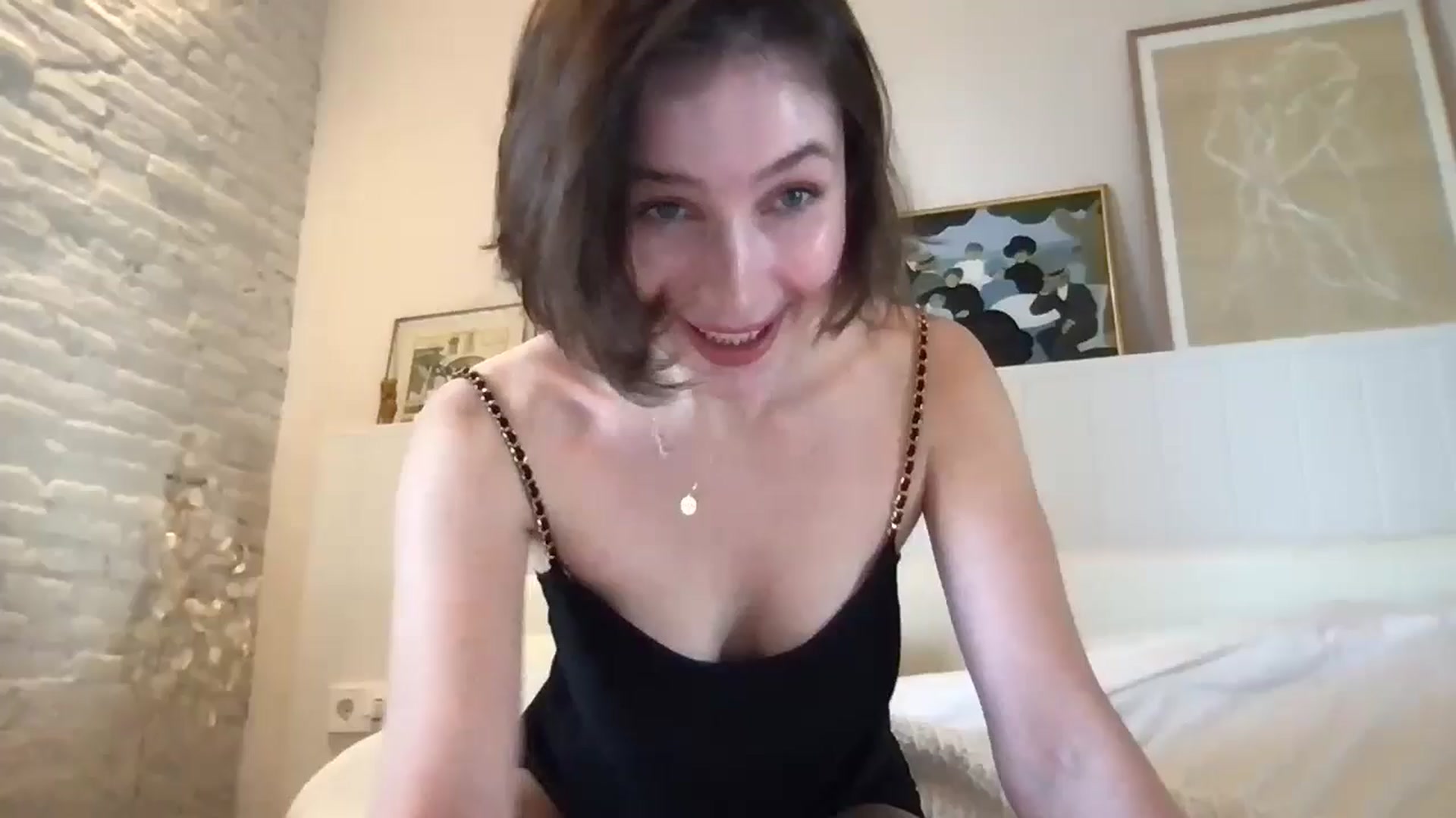 Gallery image thumbnail from LaLune's myfreecams stream on, 05/27/2024, 16:38 image 1 of 20