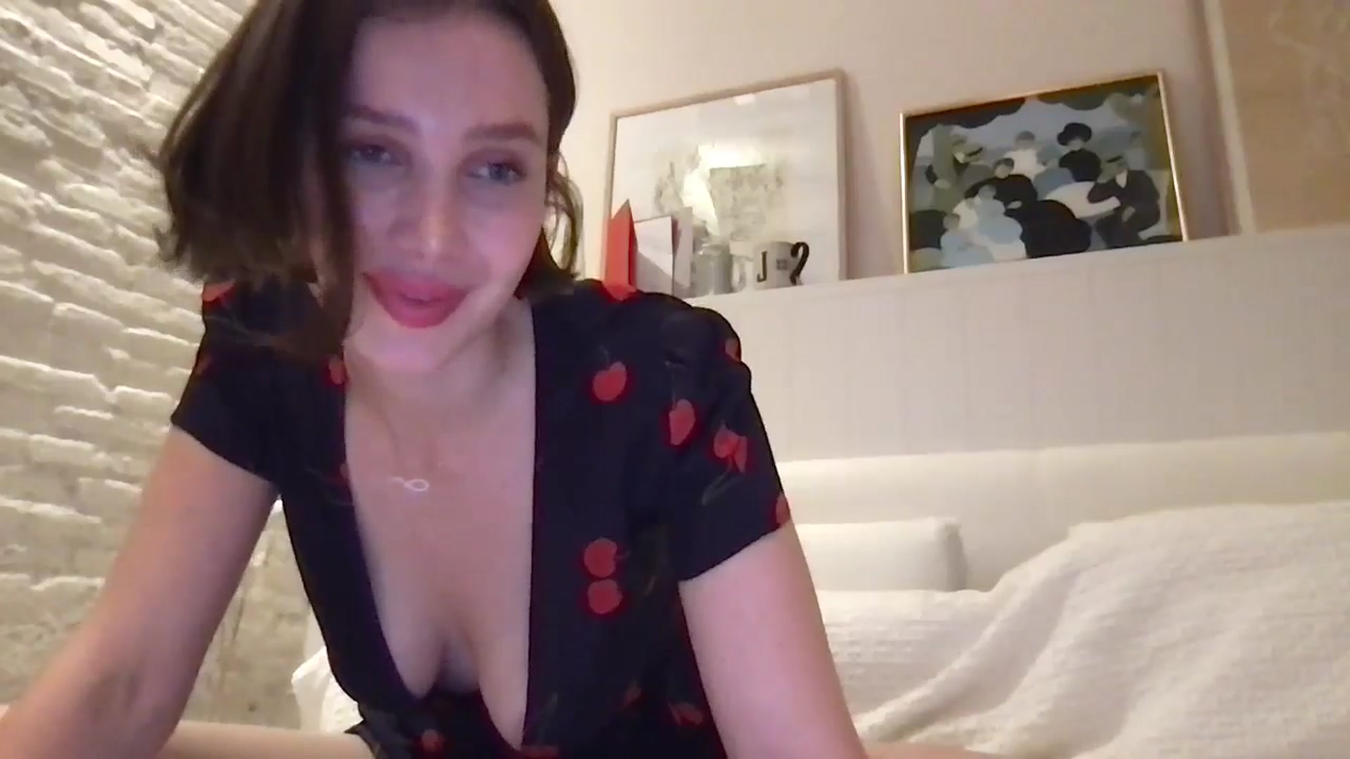 Gallery image thumbnail from LaLune's myfreecams stream on, 05/29/2024, 20:15 image 19 of 20