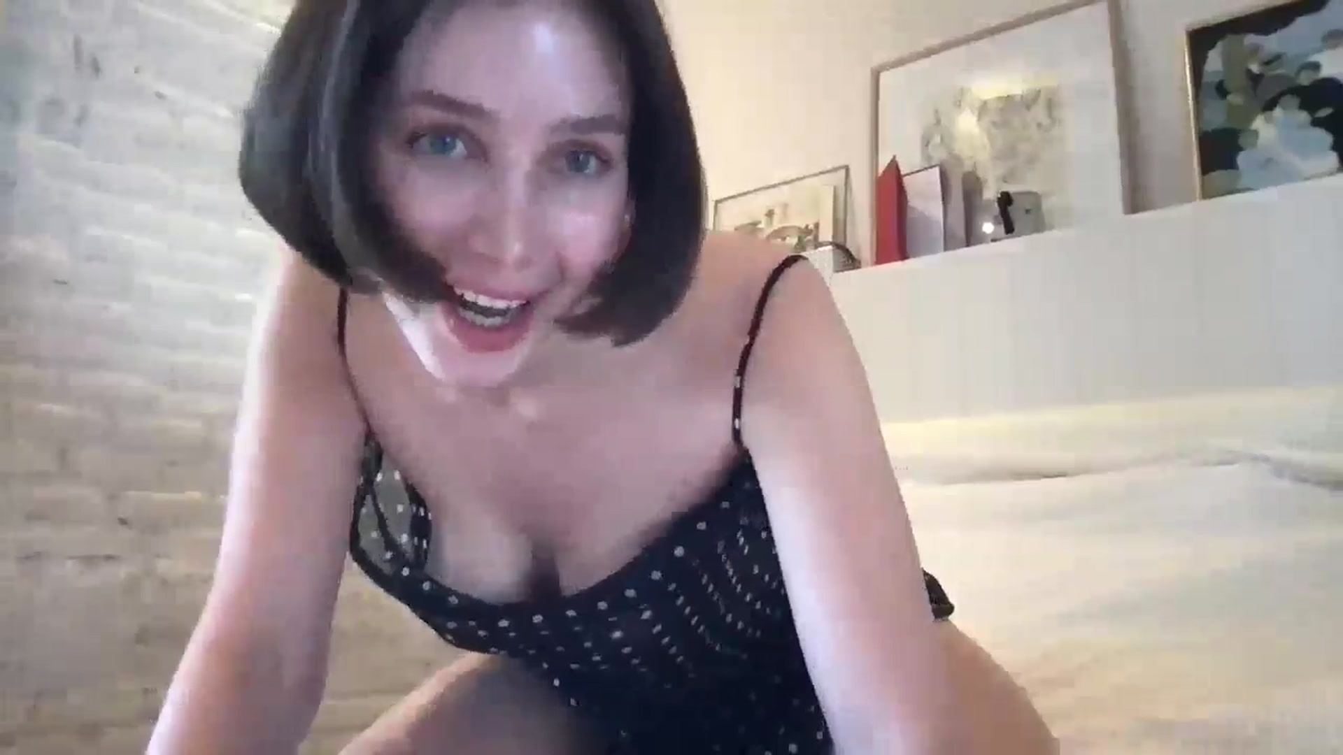 Gallery image thumbnail from LaLune's myfreecams stream on, 05/31/2024, 15:13 image 8 of 20