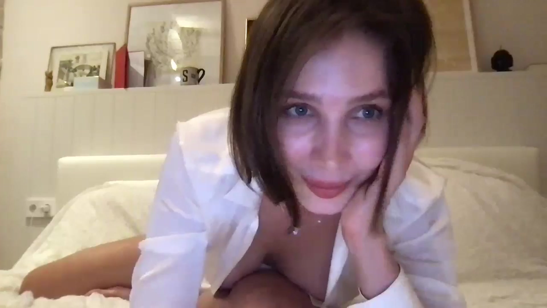 Gallery image thumbnail from LaLune's myfreecams stream on, 06/13/2024, 22:15 image 2 of 20