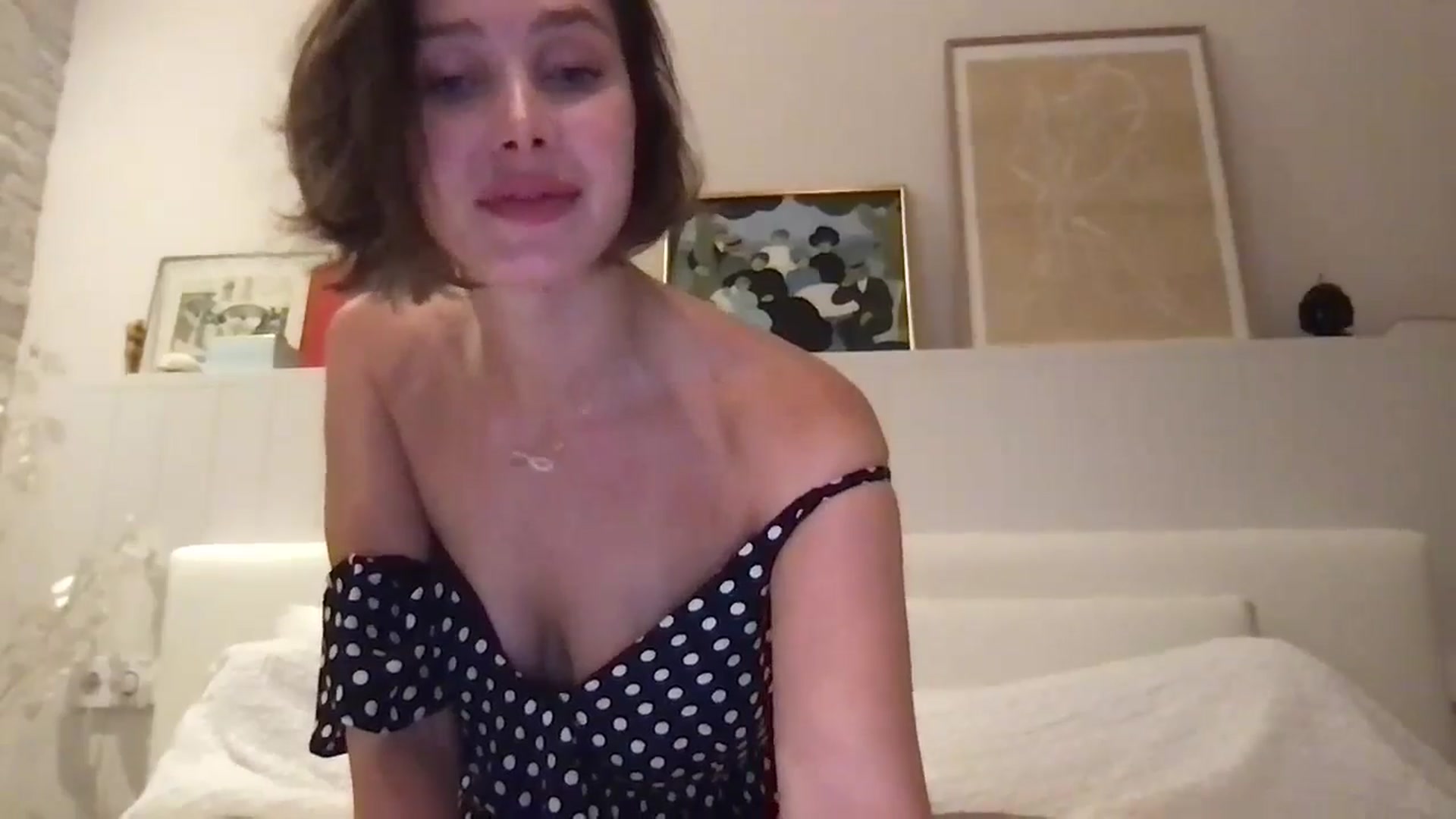 Gallery image thumbnail from LaLune's myfreecams stream on, 06/27/2024, 21:19 image 7 of 20