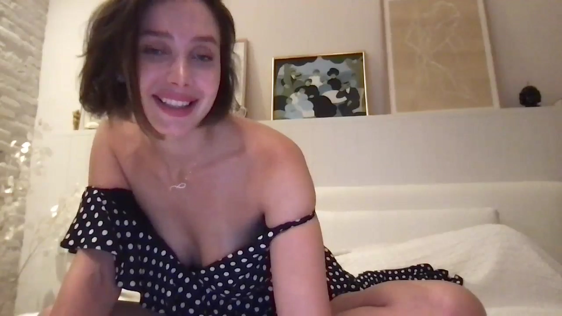 Gallery image thumbnail from LaLune's myfreecams stream on, 06/27/2024, 21:19 image 9 of 20