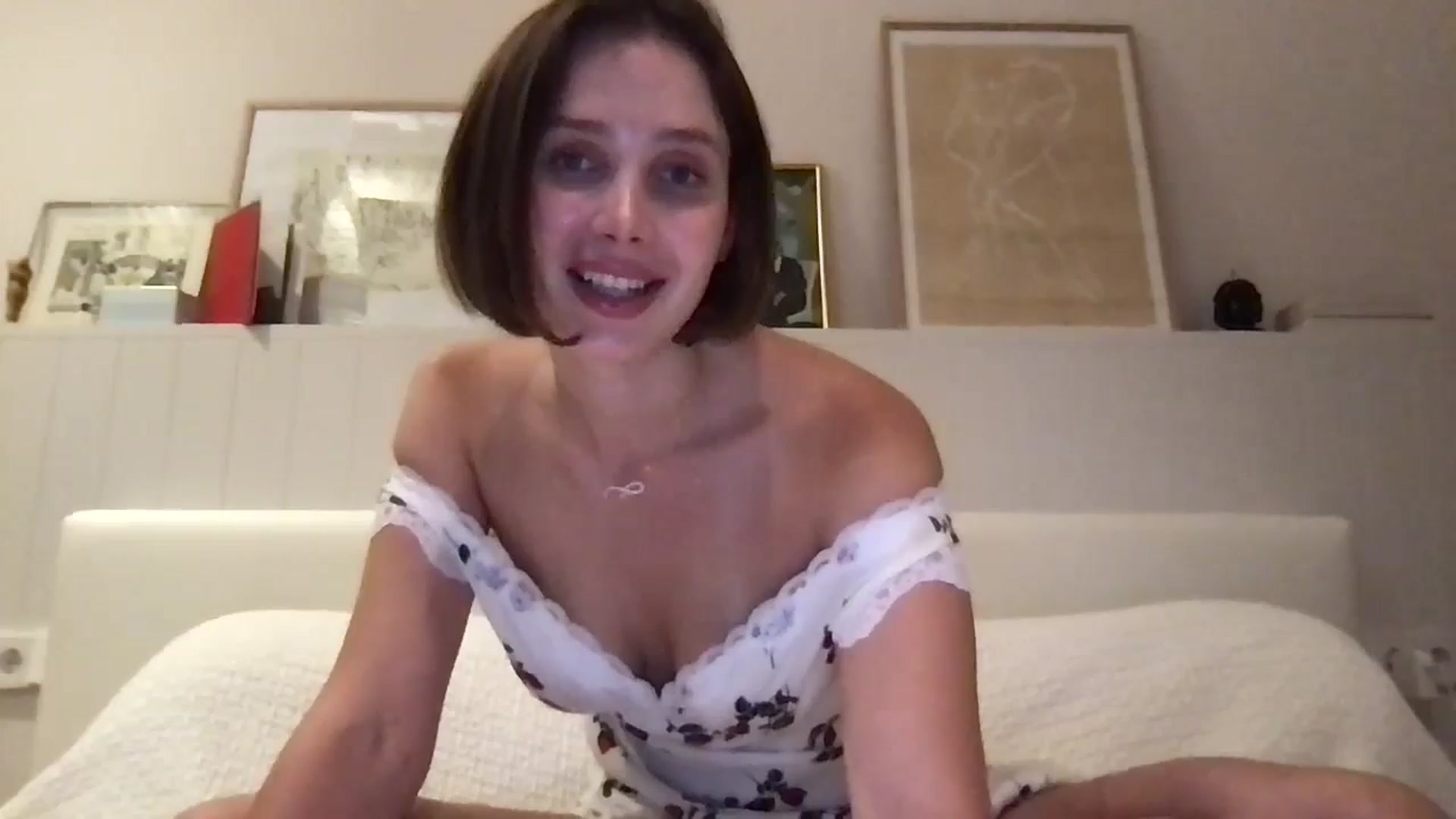 Gallery image thumbnail from LaLune's myfreecams stream on, 07/14/2024, 19:33 image 17 of 20