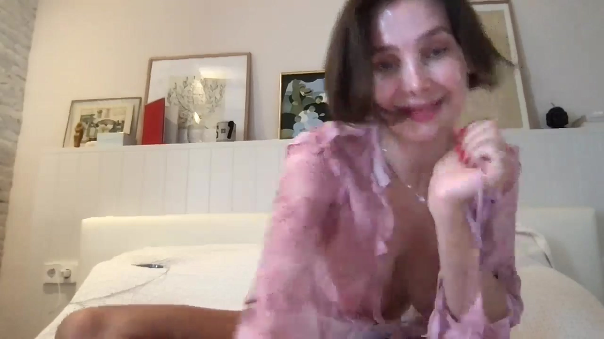 Gallery image thumbnail from LaLune's myfreecams stream on, 08/02/2024, 16:19 image 18 of 20
