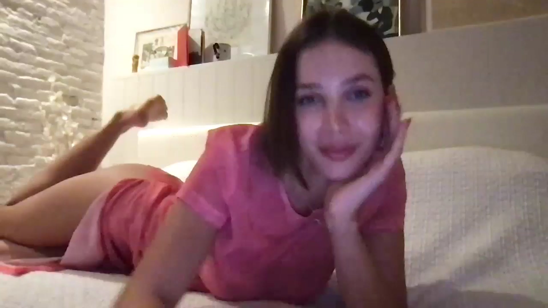 Gallery image thumbnail from LaLune's myfreecams stream on, 08/17/2024, 20:26 image 1 of 20