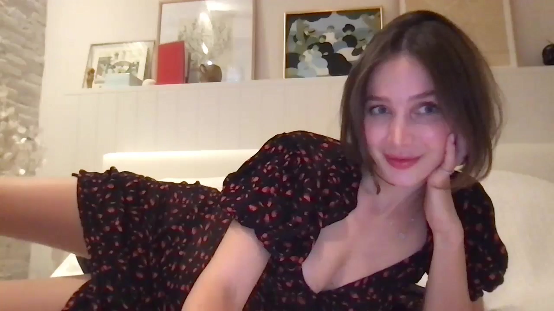 Gallery image thumbnail from LaLune's myfreecams stream on, 10/02/2024, 19:22 image 10 of 20