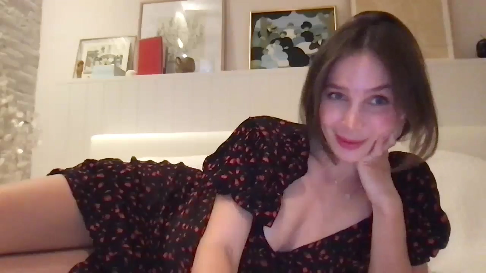 Gallery image thumbnail from LaLune's myfreecams stream on, 10/02/2024, 19:22 image 13 of 20