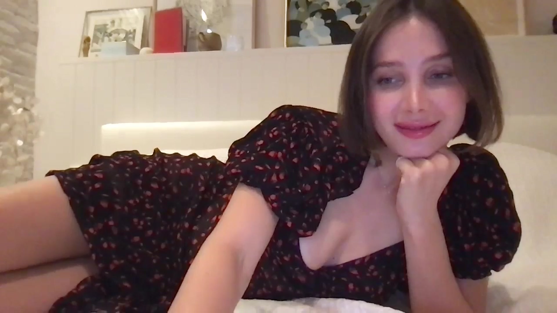 Gallery image thumbnail from LaLune's myfreecams stream on, 10/02/2024, 19:22 image 17 of 20