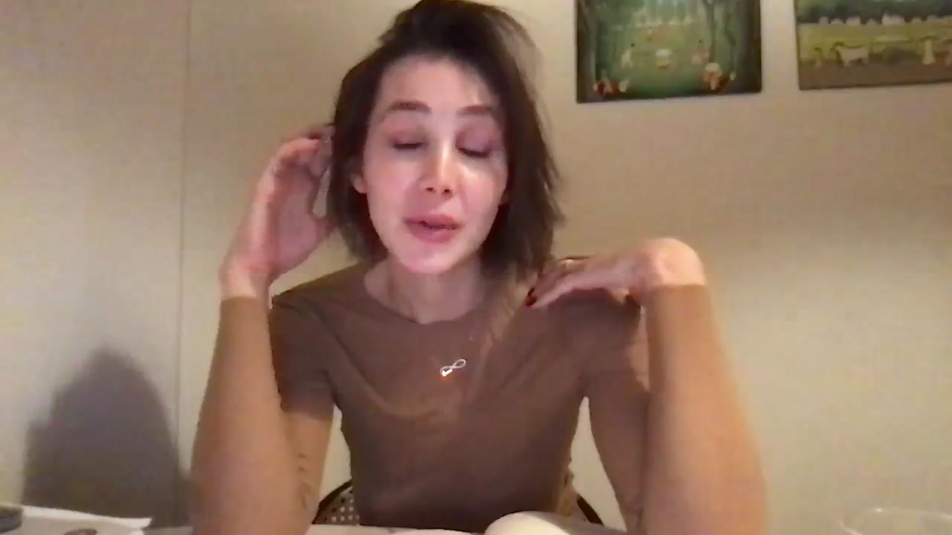 Gallery image thumbnail from LaLune's myfreecams stream on, 10/10/2024, 22:58 image 10 of 20