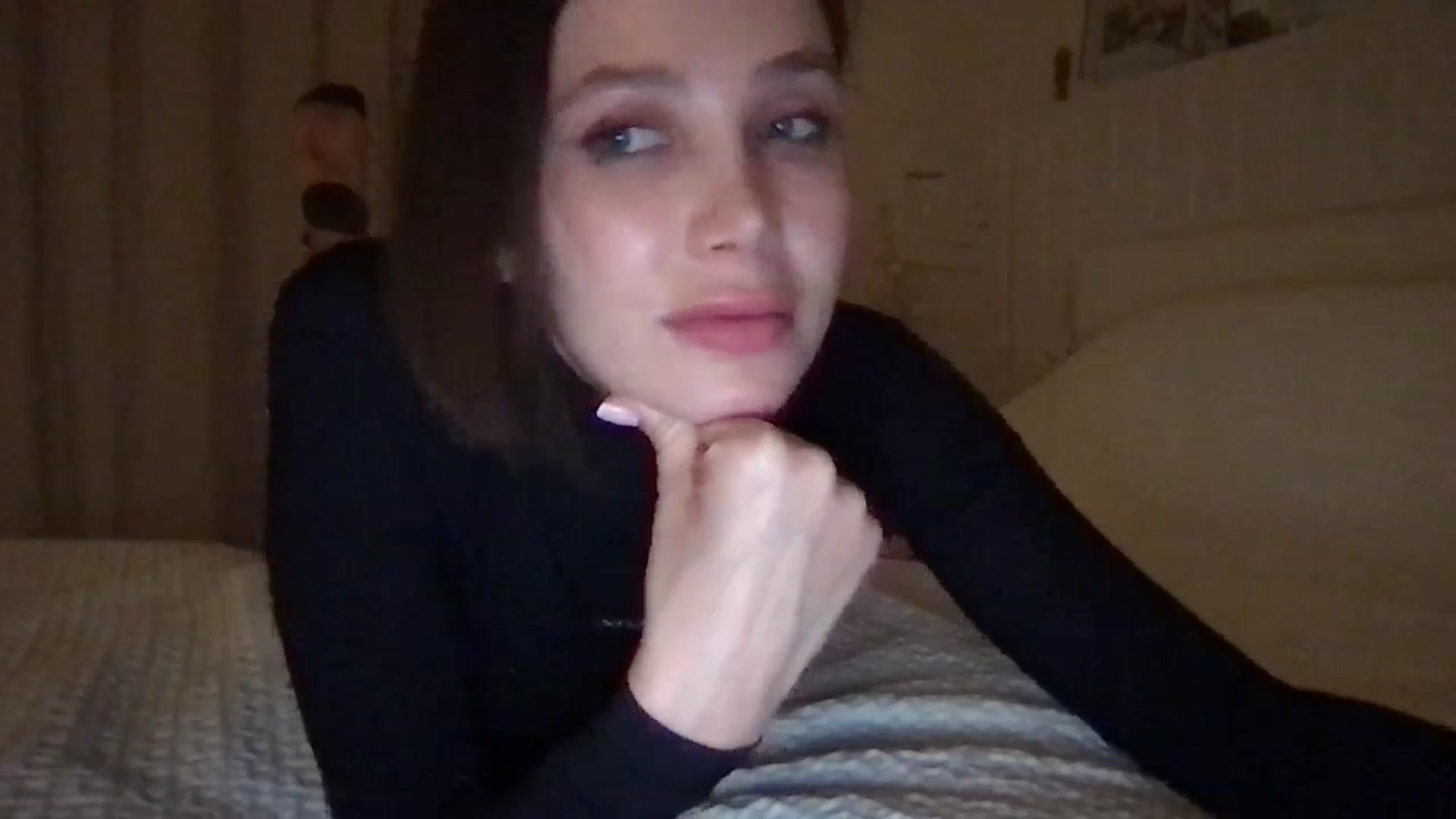Gallery image thumbnail from LaLune's myfreecams stream on, 10/24/2024, 22:01 image 13 of 20