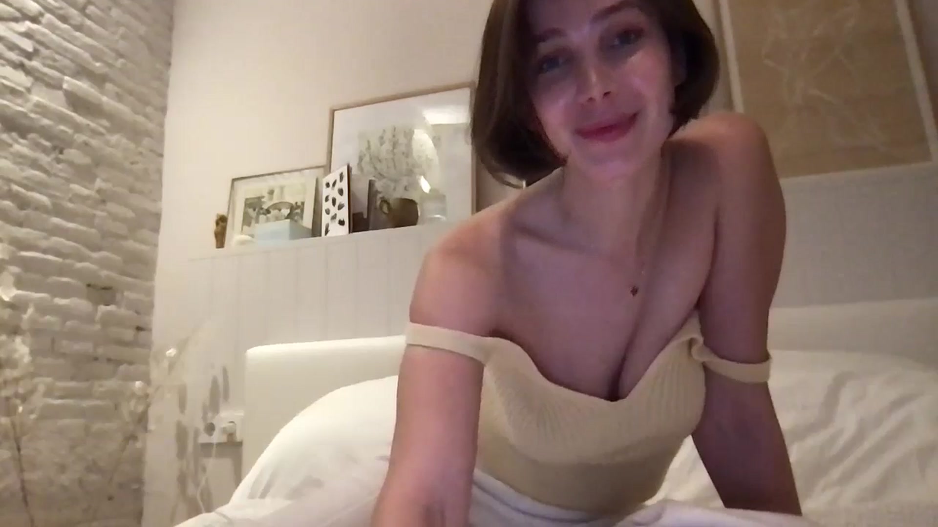 Gallery image thumbnail from LaLune's myfreecams stream on, 10/30/2024, 16:53 image 8 of 20