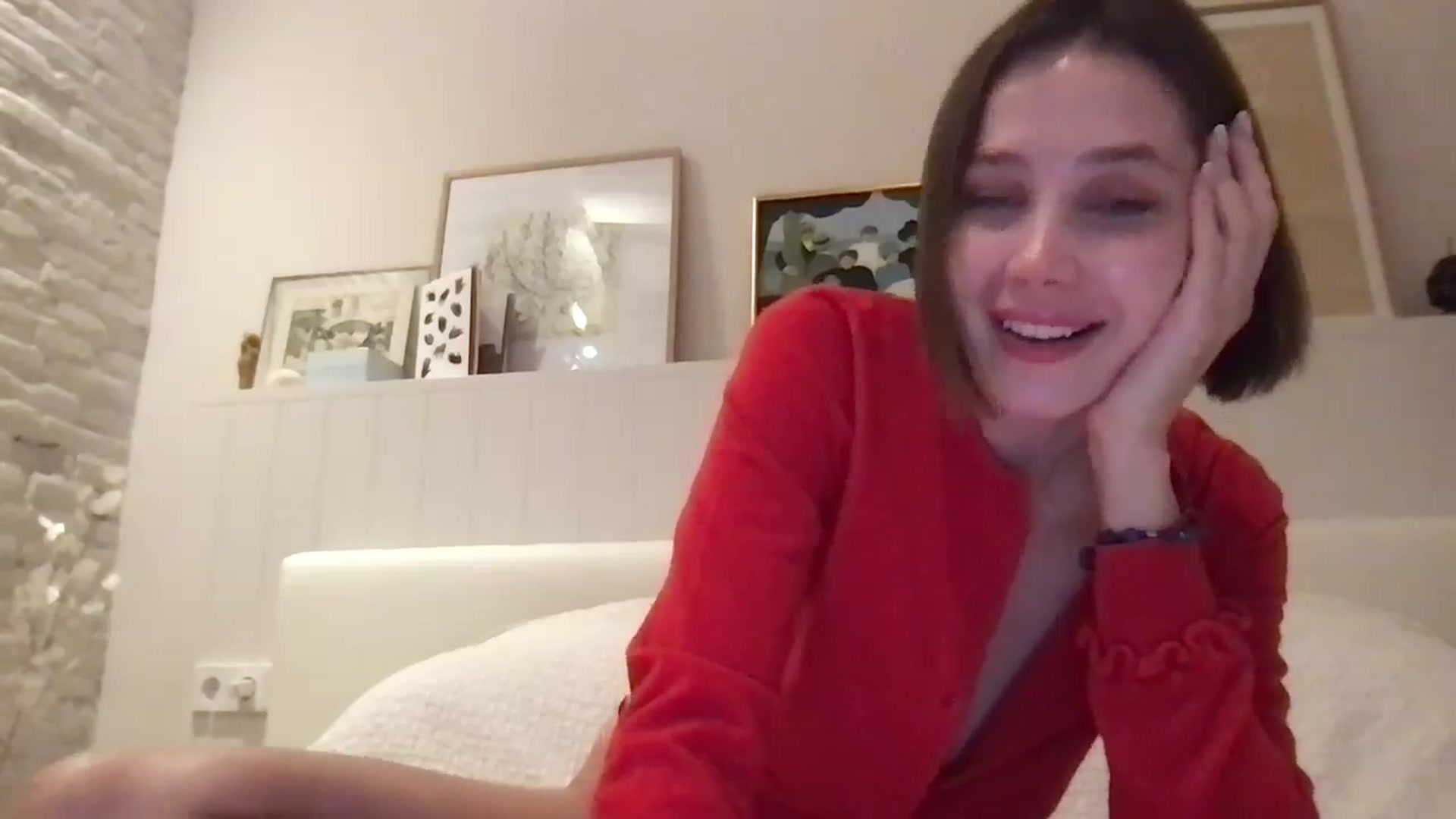Gallery image thumbnail from LaLune's myfreecams stream on, 11/03/2024, 19:02 image 13 of 20